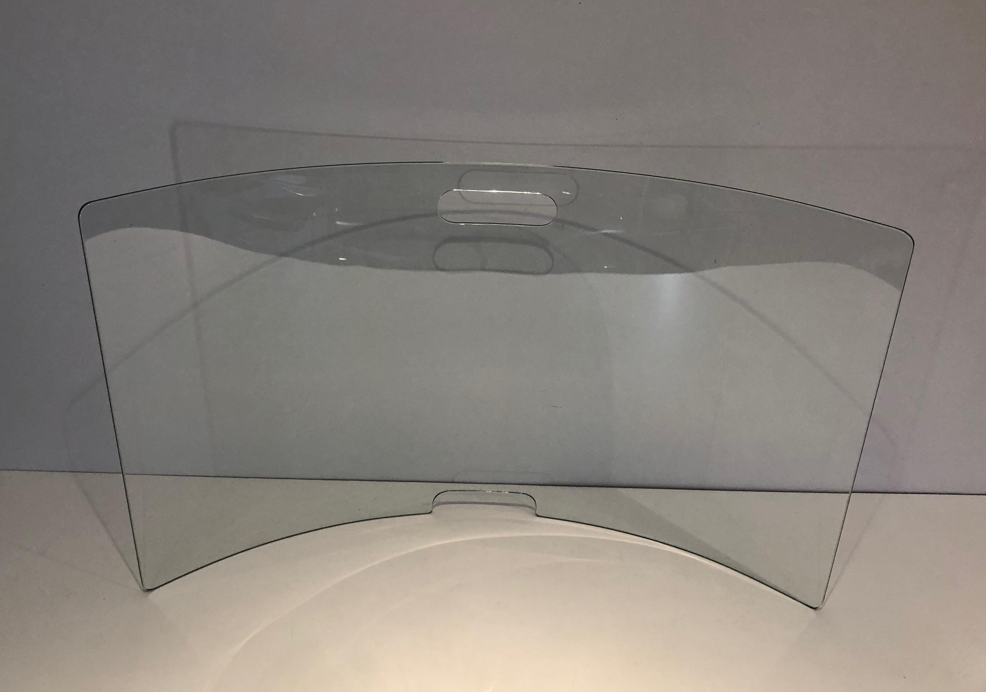 Große gebogene Glas-Design-Kaminwand im Angebot 10