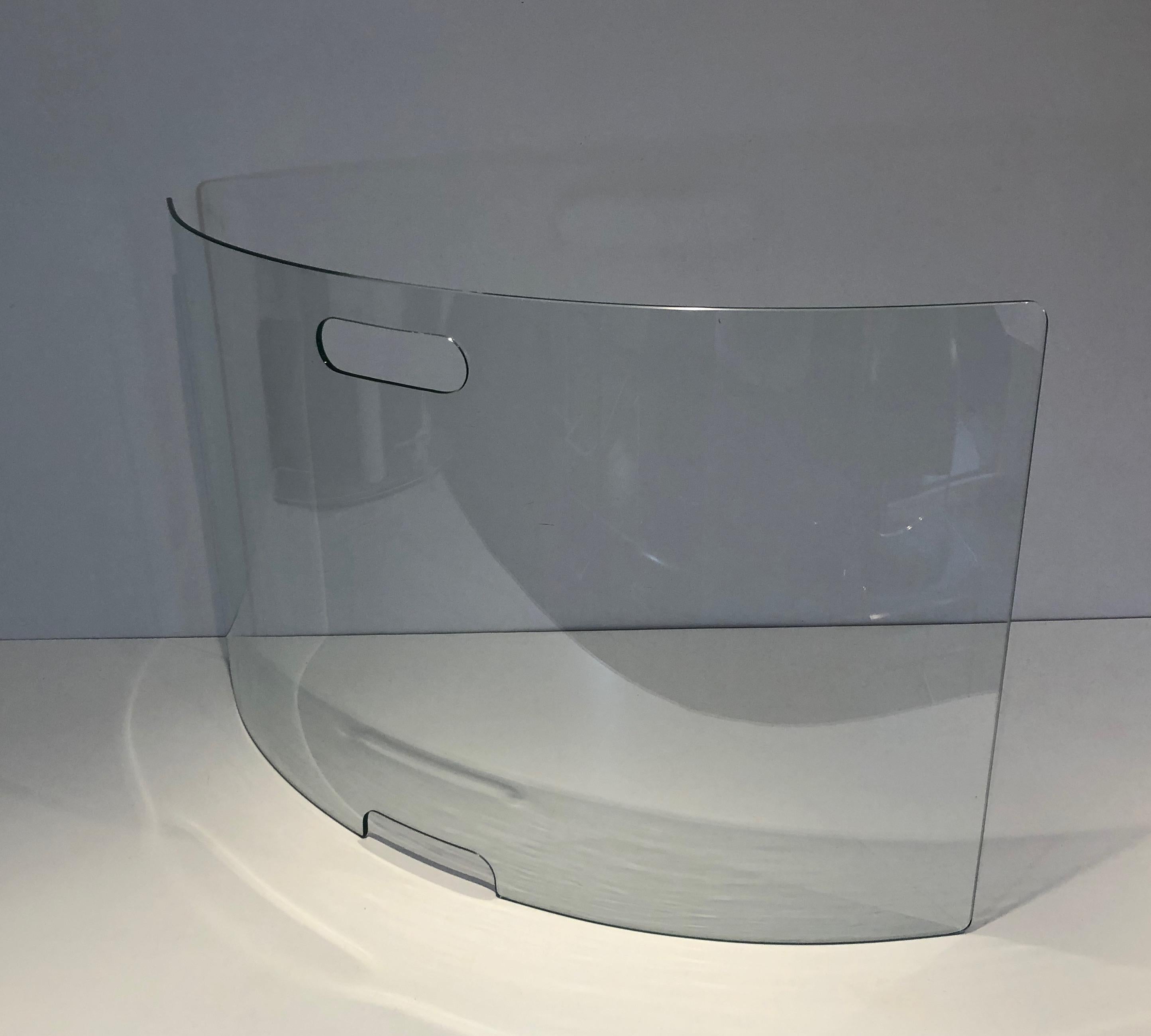 Große gebogene Glas-Design-Kaminwand (Französisch) im Angebot