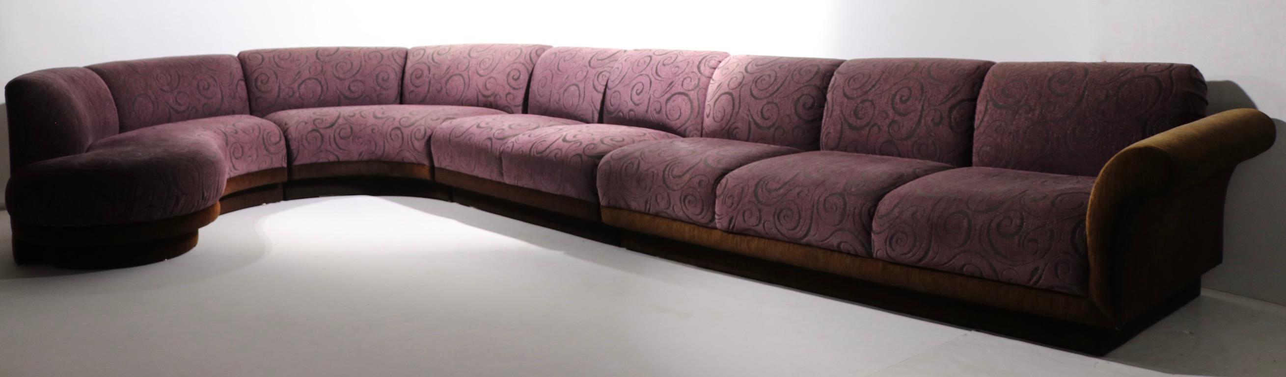 Grand canapé sectionnel incurvé de Weiman  Bon état - En vente à New York, NY