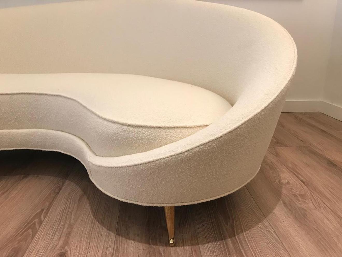 Midcentury Italian large curved sofa by Federico Munari.
Newly upholstered with Classic pearl bouclé by Knoll. Brass plated legs. Completely restored to perfection by our local artisans. Very sensual curves and absolutely comfortable kidney shape