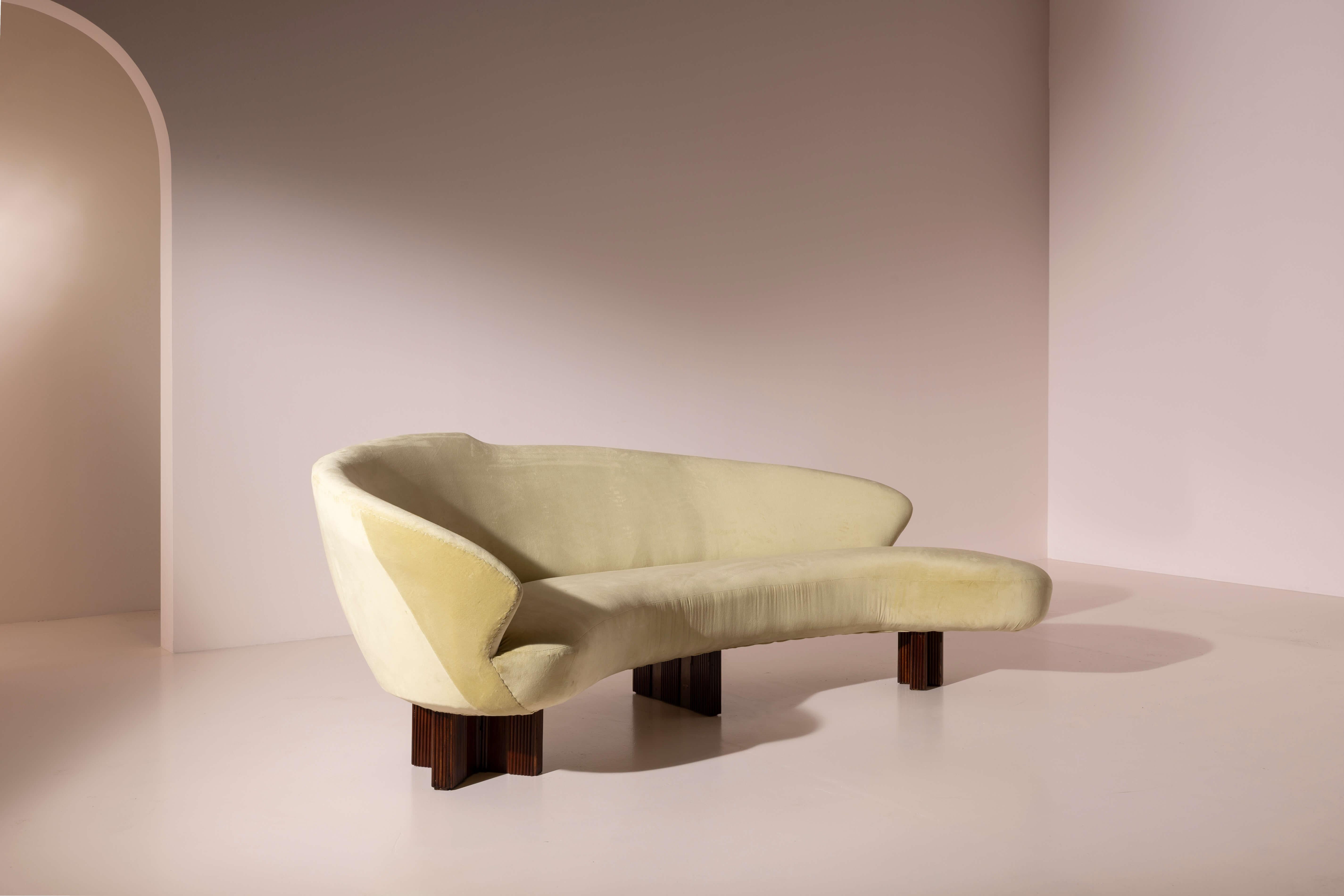 Velvet Large curved sofa with carved wooden supports, Italy, 1950s For Sale
