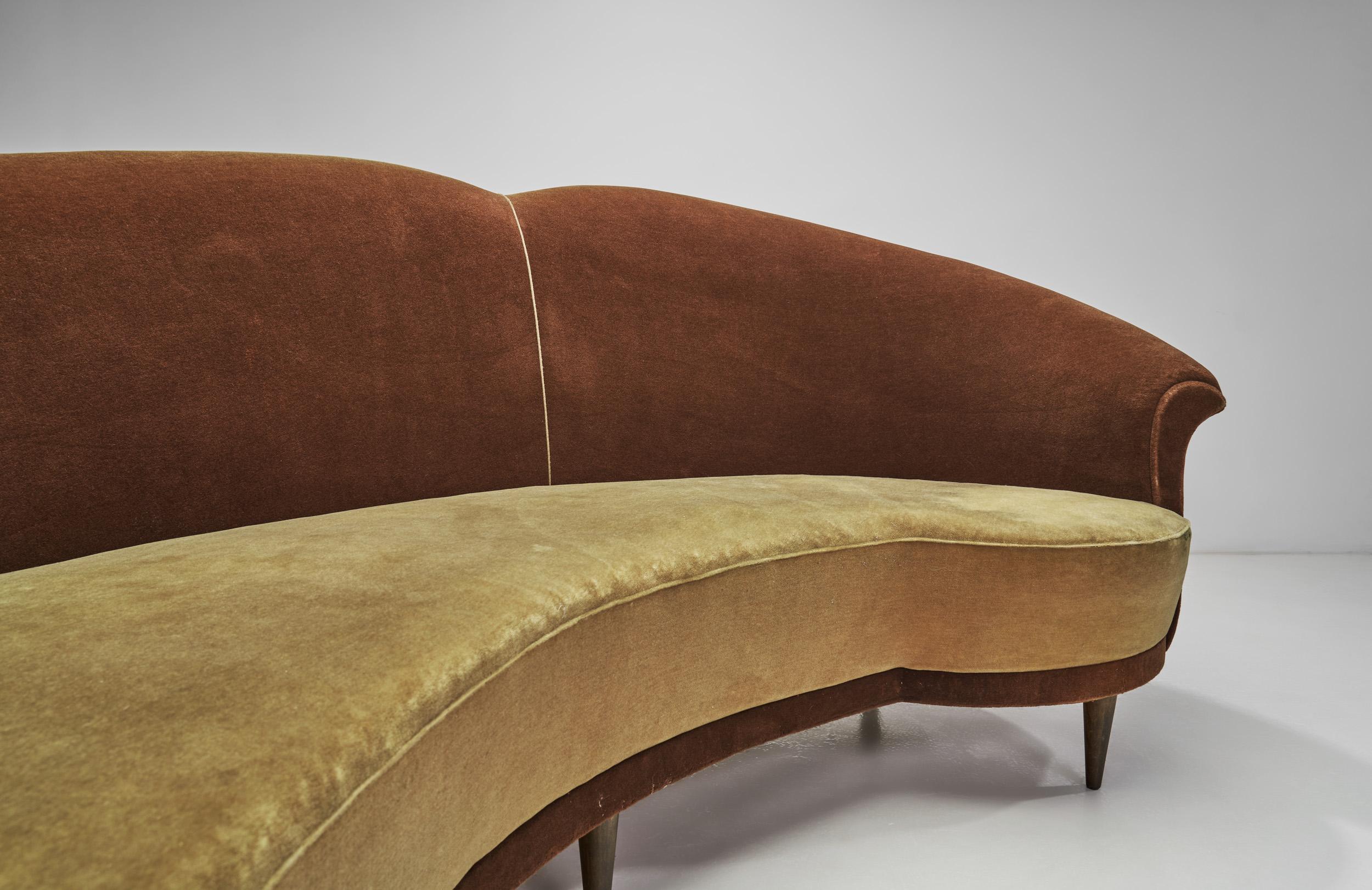 Mid-20th Century Large Curved Sofa with Tapered Wooden Legs by Cesare Lacca, Italy, 1950s