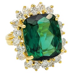 Grande bague halo de tourmaline verte taille coussin et diamants en or jaune 14 carats