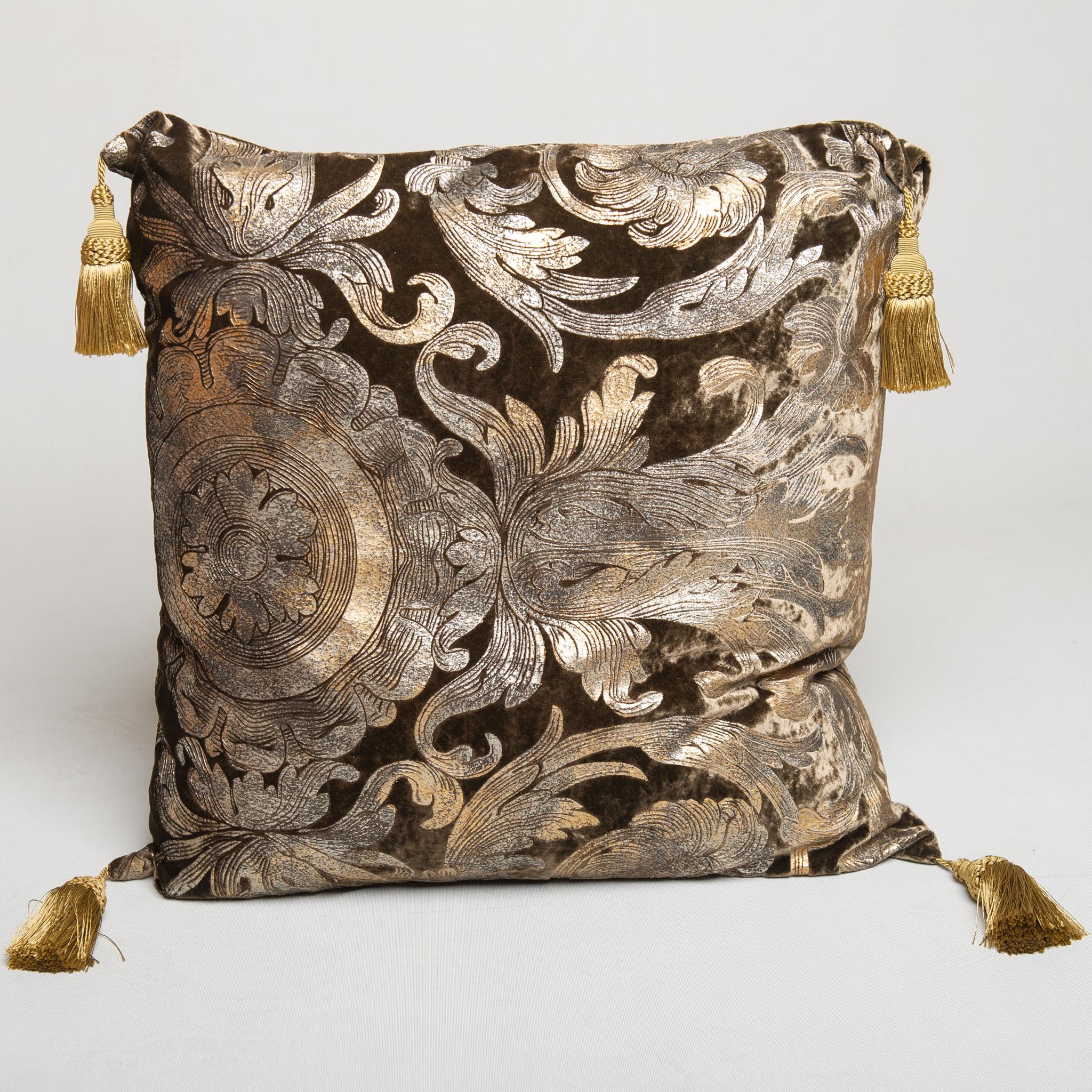 B/1782-1 -  Large cuhion or pillow in silver and gold printed velvet, to be combined with curtain fabrics already published on 1stdibs:
see reference at the bottom of the page.
The whole is very interesting.
 