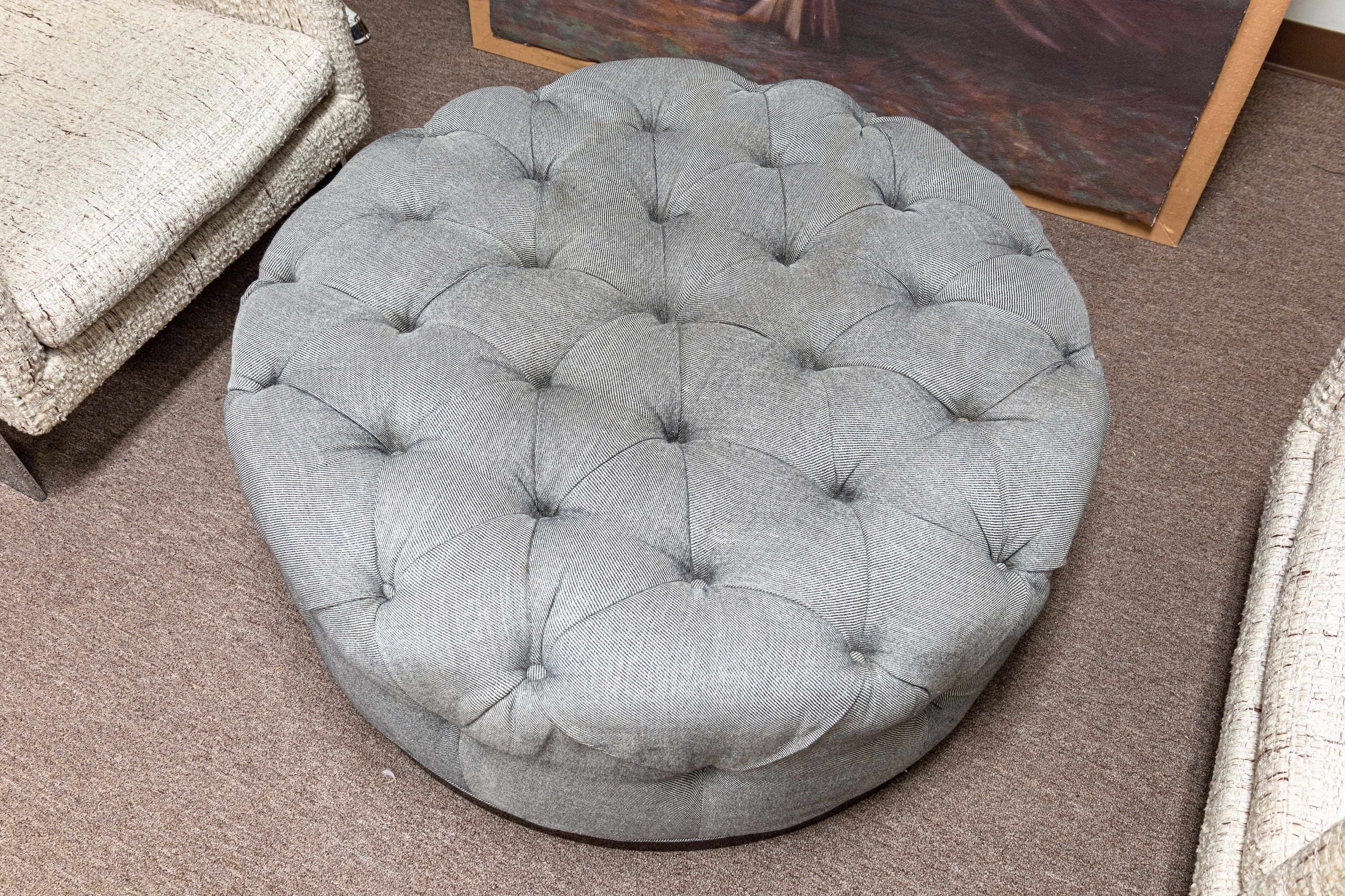 Unknown Large Custom Made Contemporary Modern Round Gray Tufted Ottoman on Wood Base For Sale