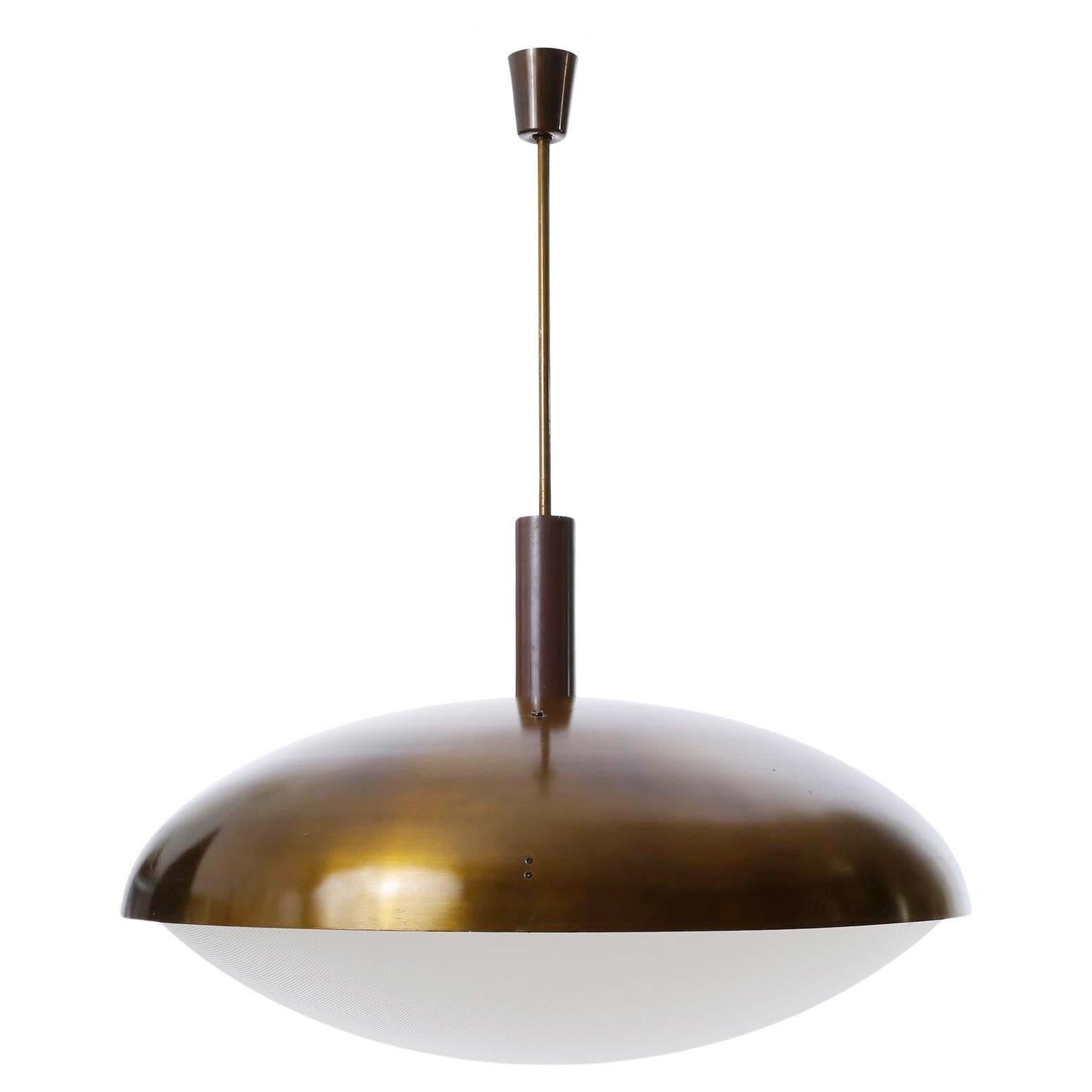 Mid-Century moderno Grande lampadario a sospensione su misura J.T. Kalmar, Plexiglass di rame, anni '70 in vendita
