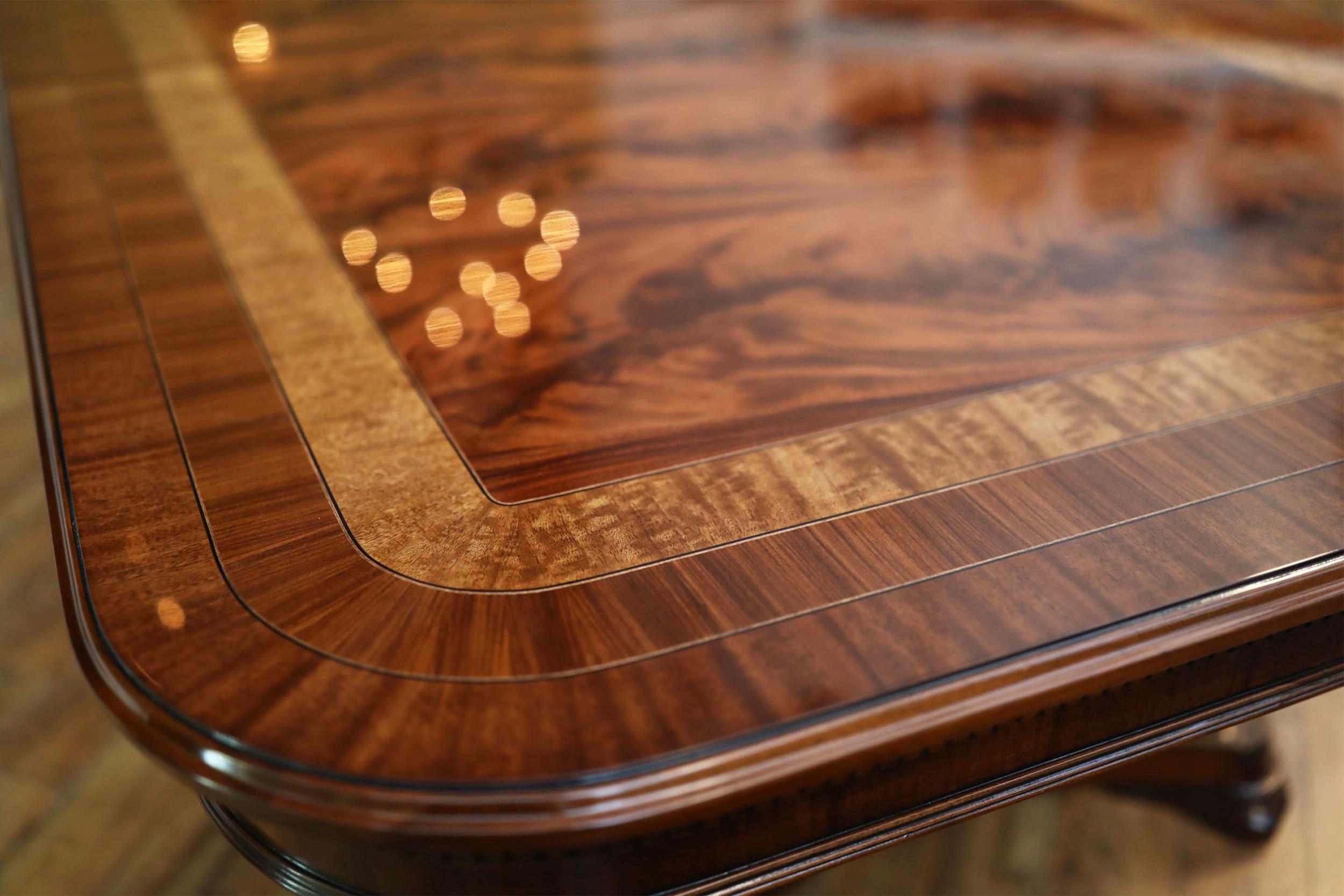 Grande table à manger de style Regency en acajou faite sur mesure par Leighton Hall en vente 6