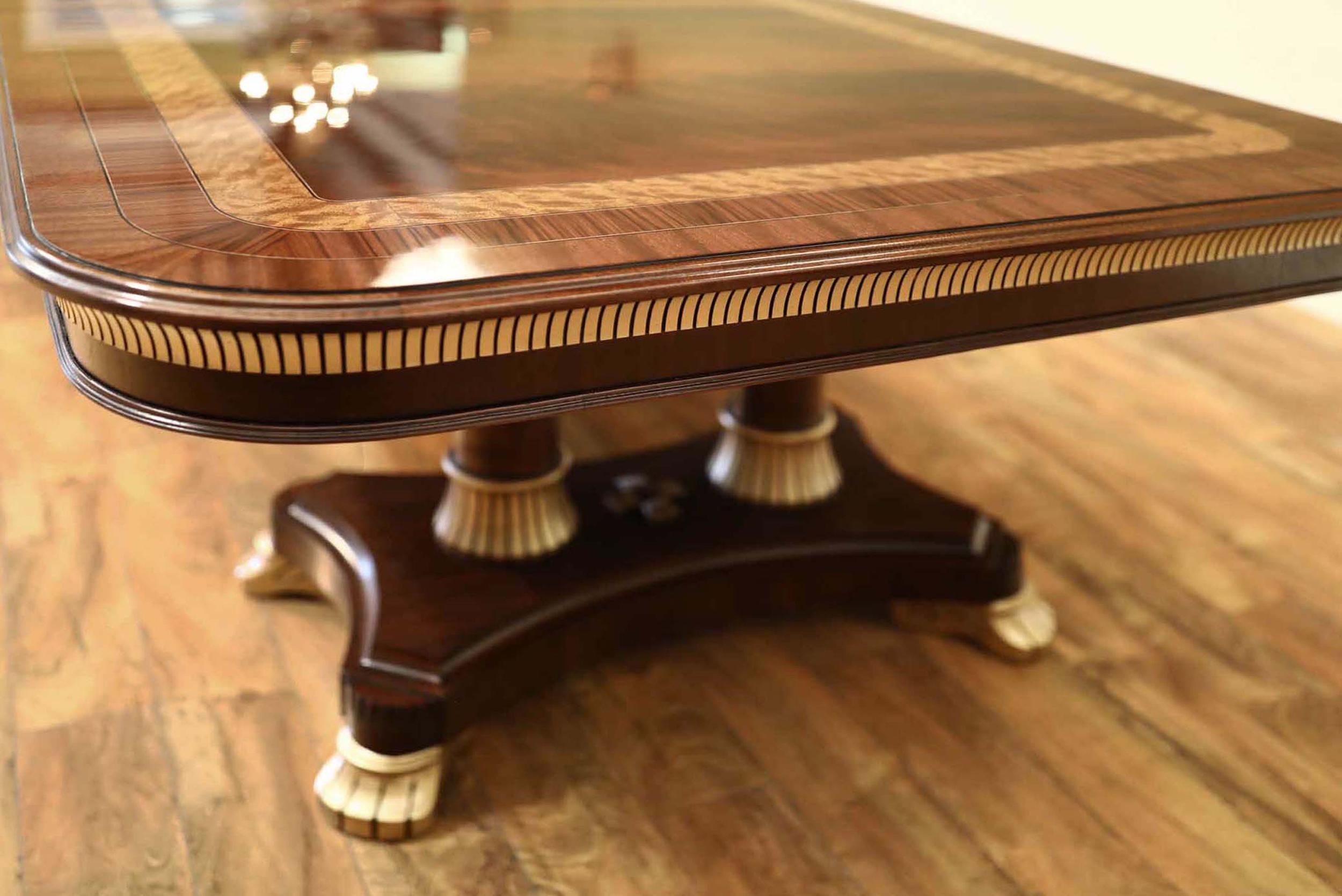 Grande table à manger de style Regency en acajou faite sur mesure par Leighton Hall en vente 7