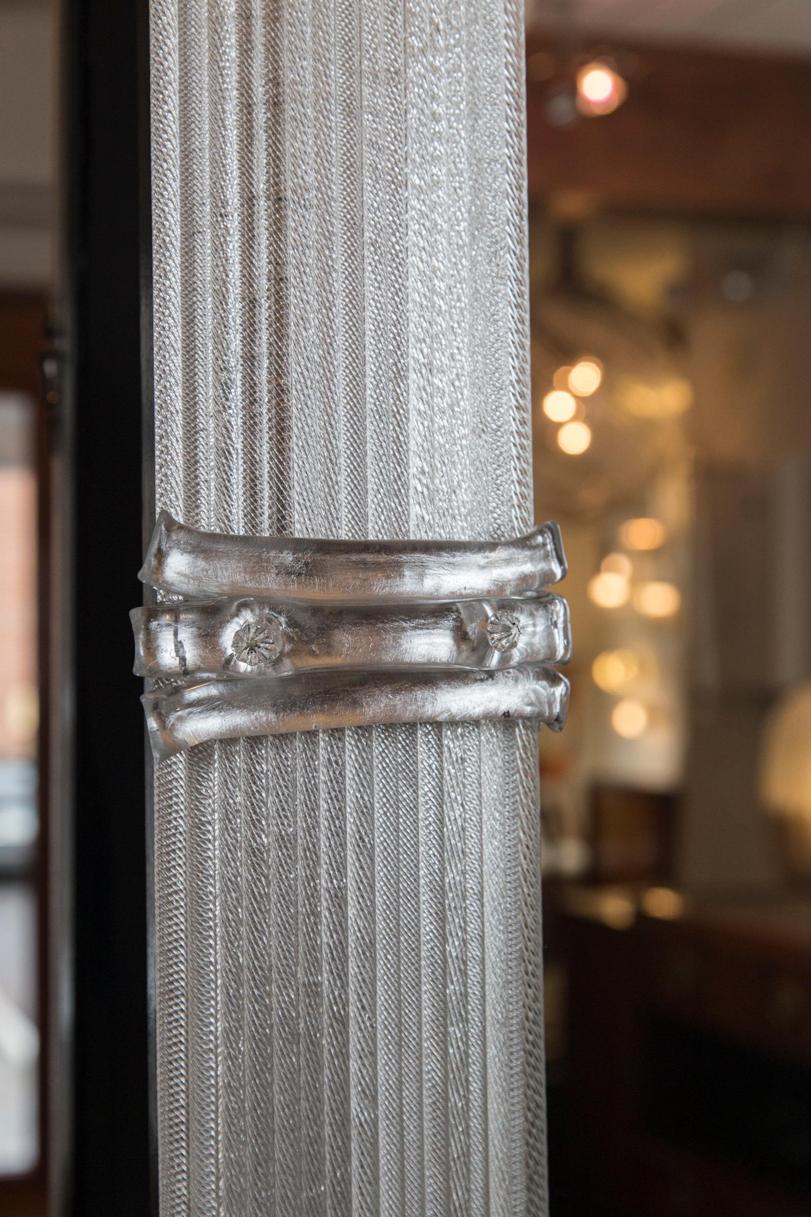 Moderno Grande specchio soffiato di Murano personalizzato in cristallo/argento, contemporaneo in vendita