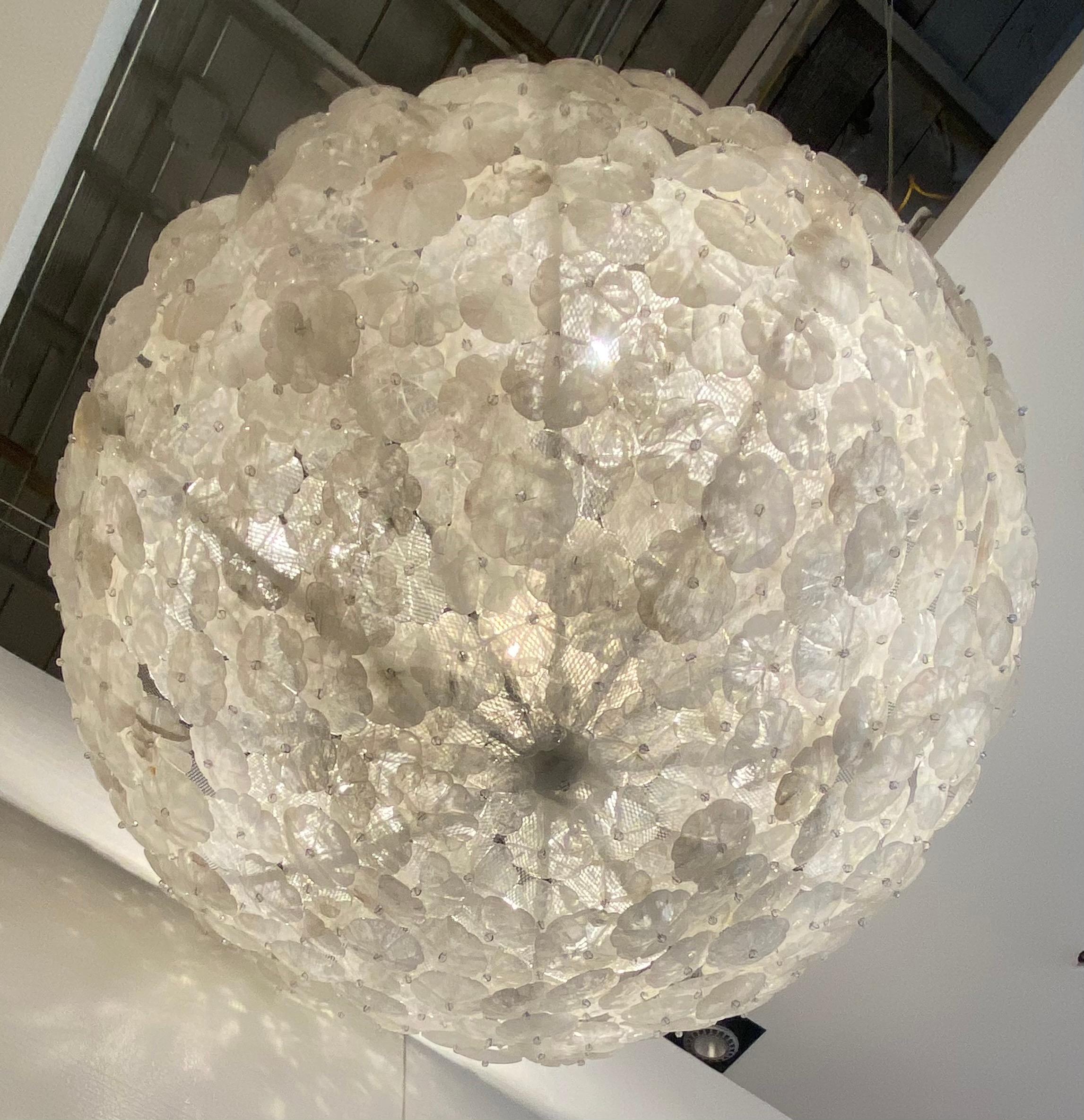 Brésilien Grand lustre panier en cristal de roche fait sur mesure en vente