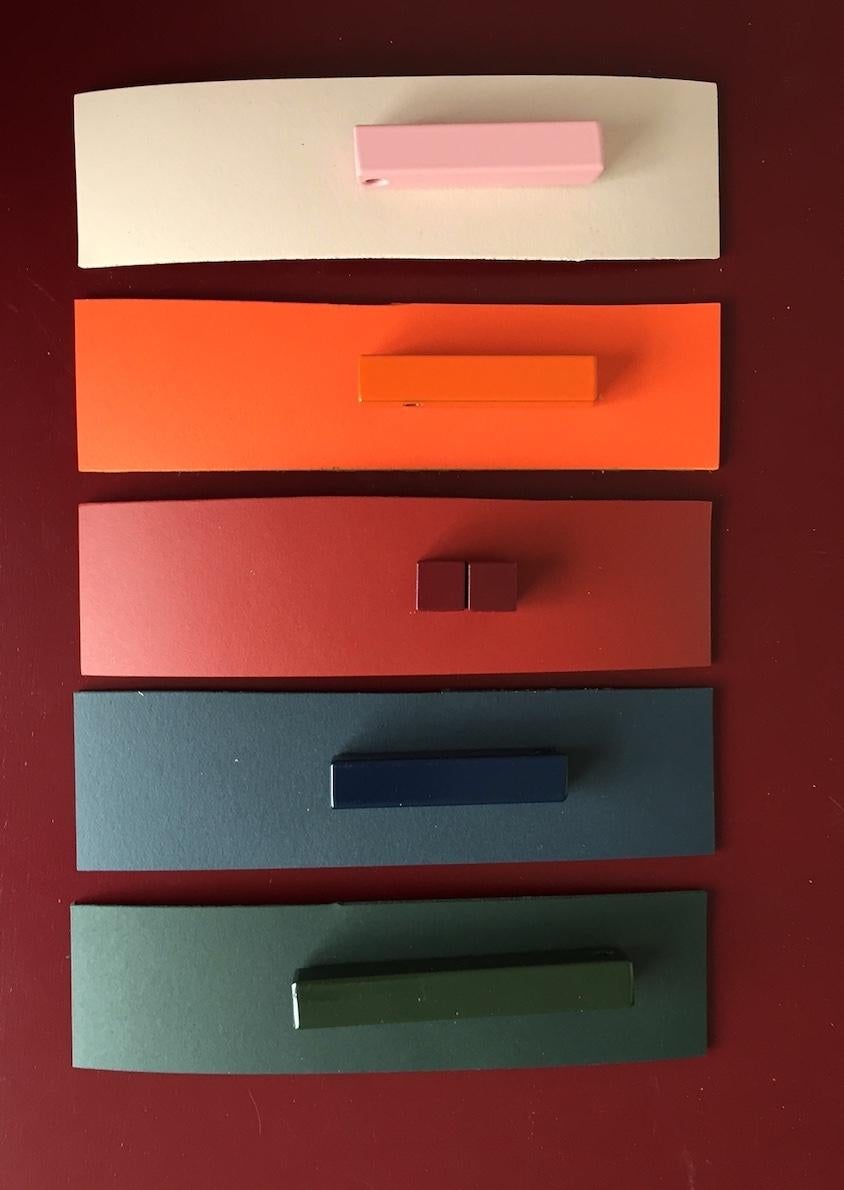 XXI secolo e contemporaneo Ampia scrivania da studio personalizzabile con pannello modulare e due cassetti in vendita