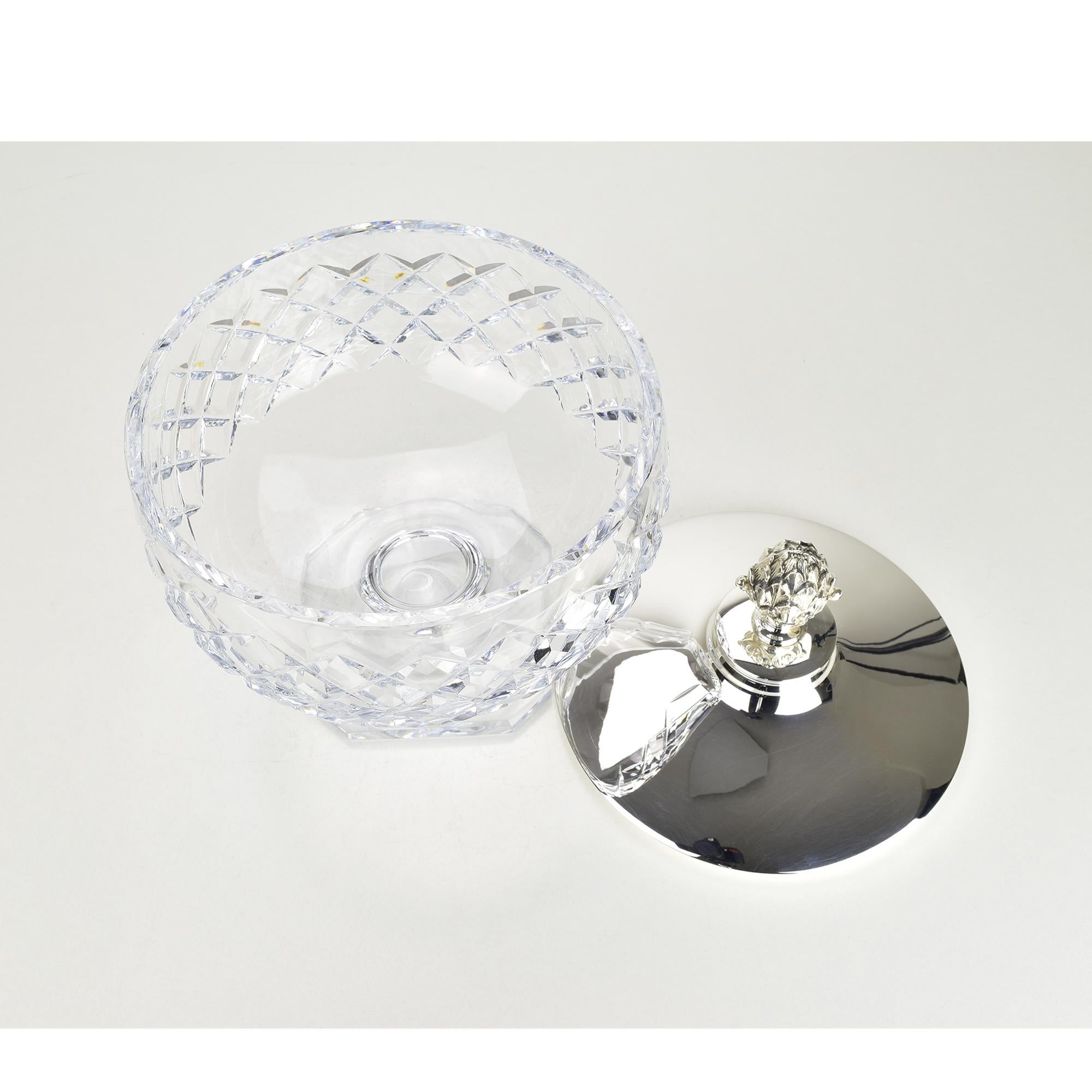Gran cuenco de bombonera de cristal tallado c. Tapa de plata de ley, remate de piña Hecho a mano en venta