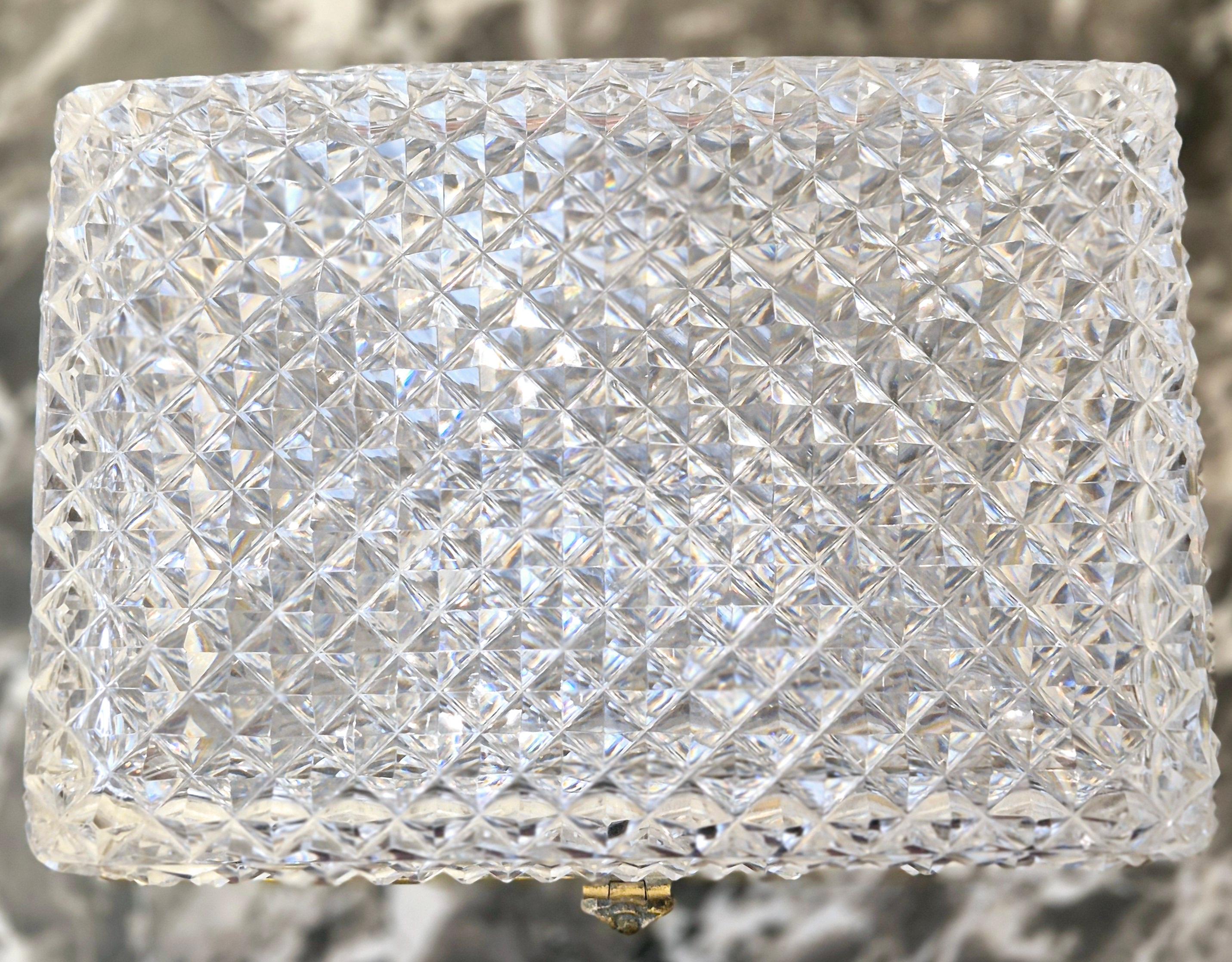 Grande boîte en cristal taillé avec monture en bronze doré, époque Charles X, vers 1830. en vente 5