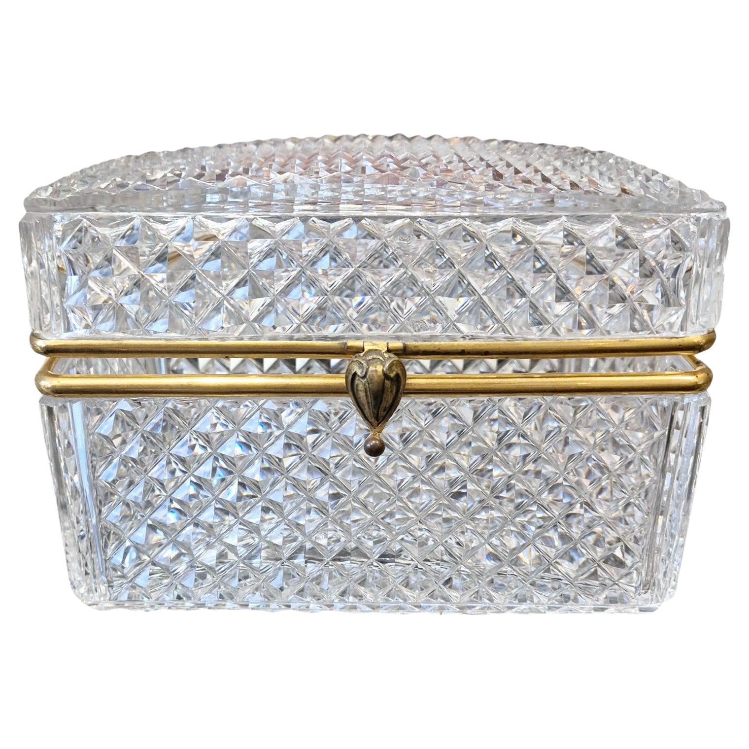 Gran caja de cristal tallado con montura de bronce dorado, época de Charles X, hacia 1830.