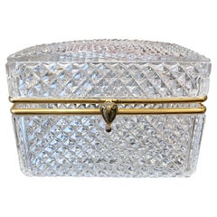 Gran caja de cristal tallado con montura de bronce dorado, época de Charles X, hacia 1830.