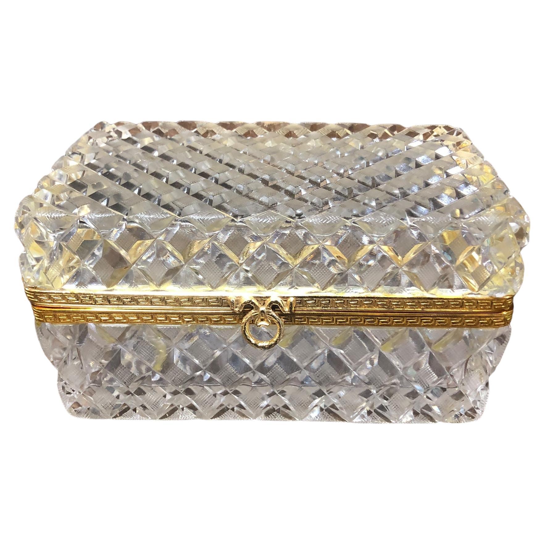 Grande boîte en cristal taillé avec montures en bronze doré en vente