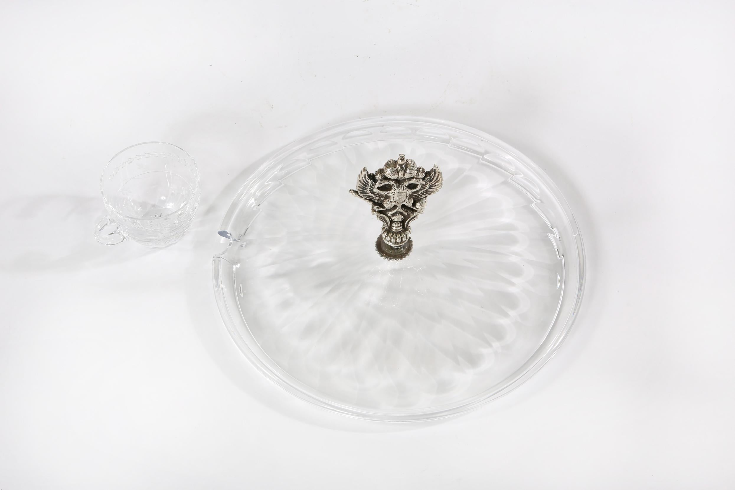 Gran Ponchera Cubierta de Cristal Tallado Servicio / 8 Personas en venta 1