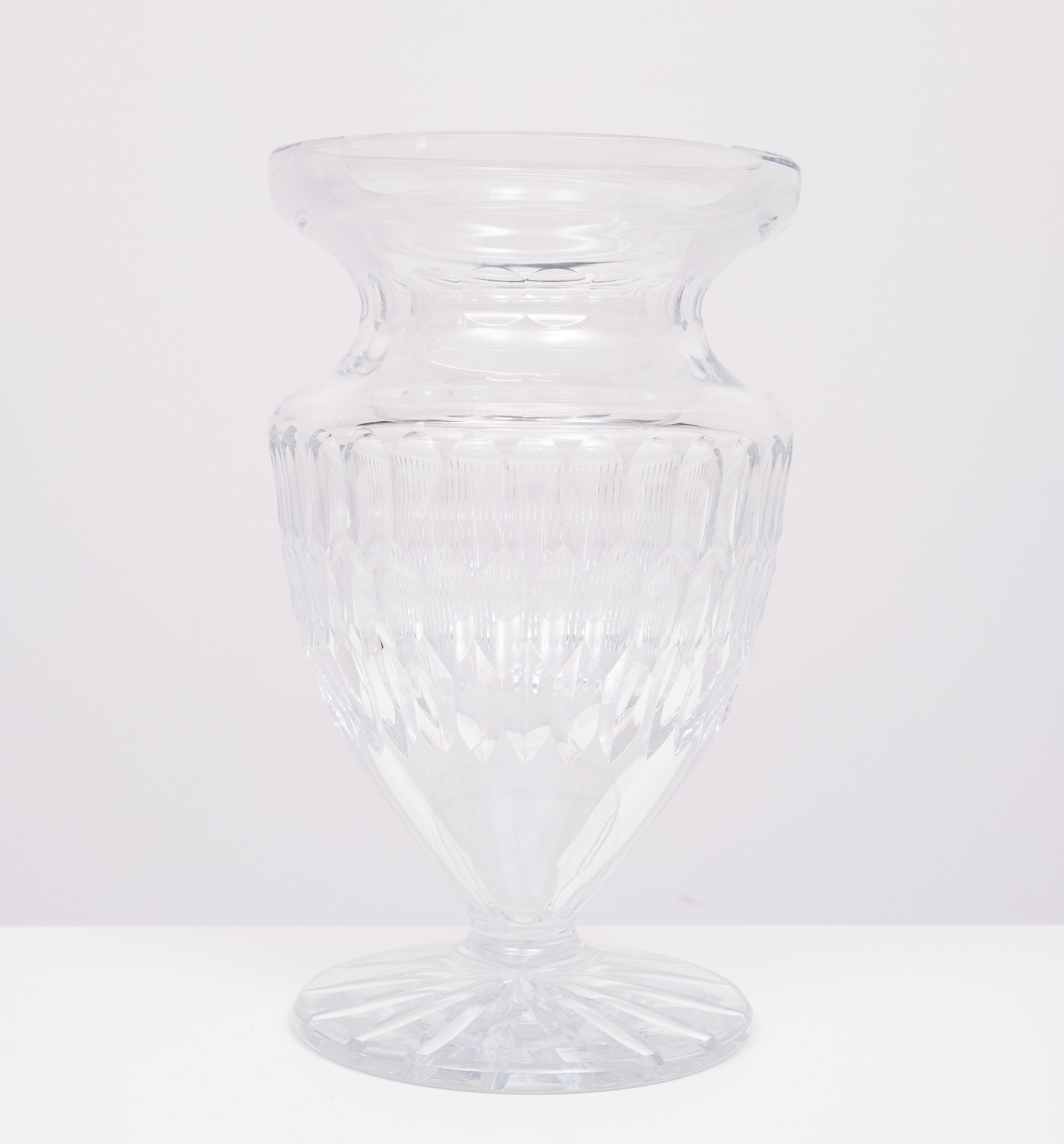 Neoclassico Grande vaso di cristallo tagliato 1960 Belgio in vendita