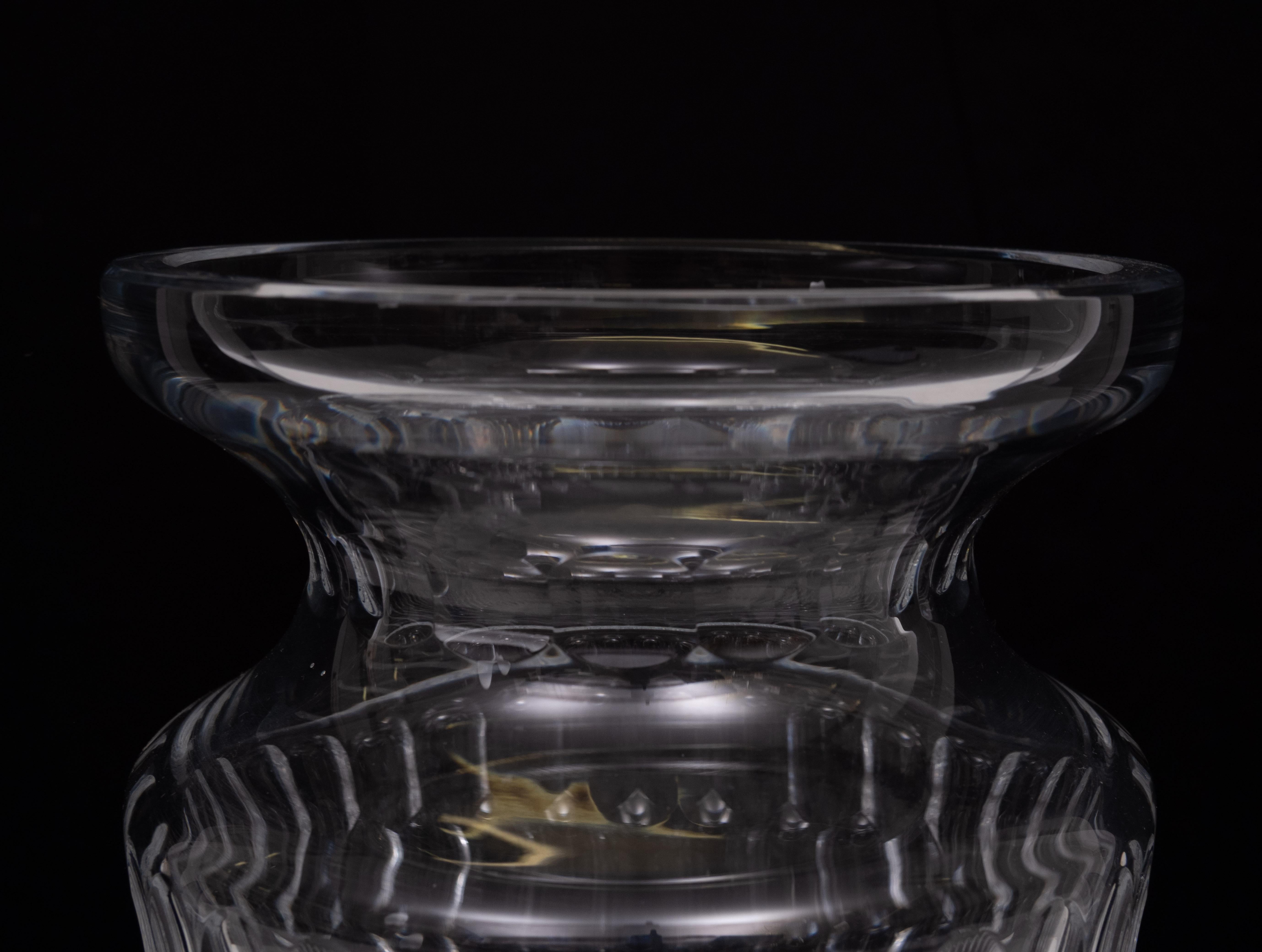 Metà XX secolo Grande vaso di cristallo tagliato 1960 Belgio in vendita