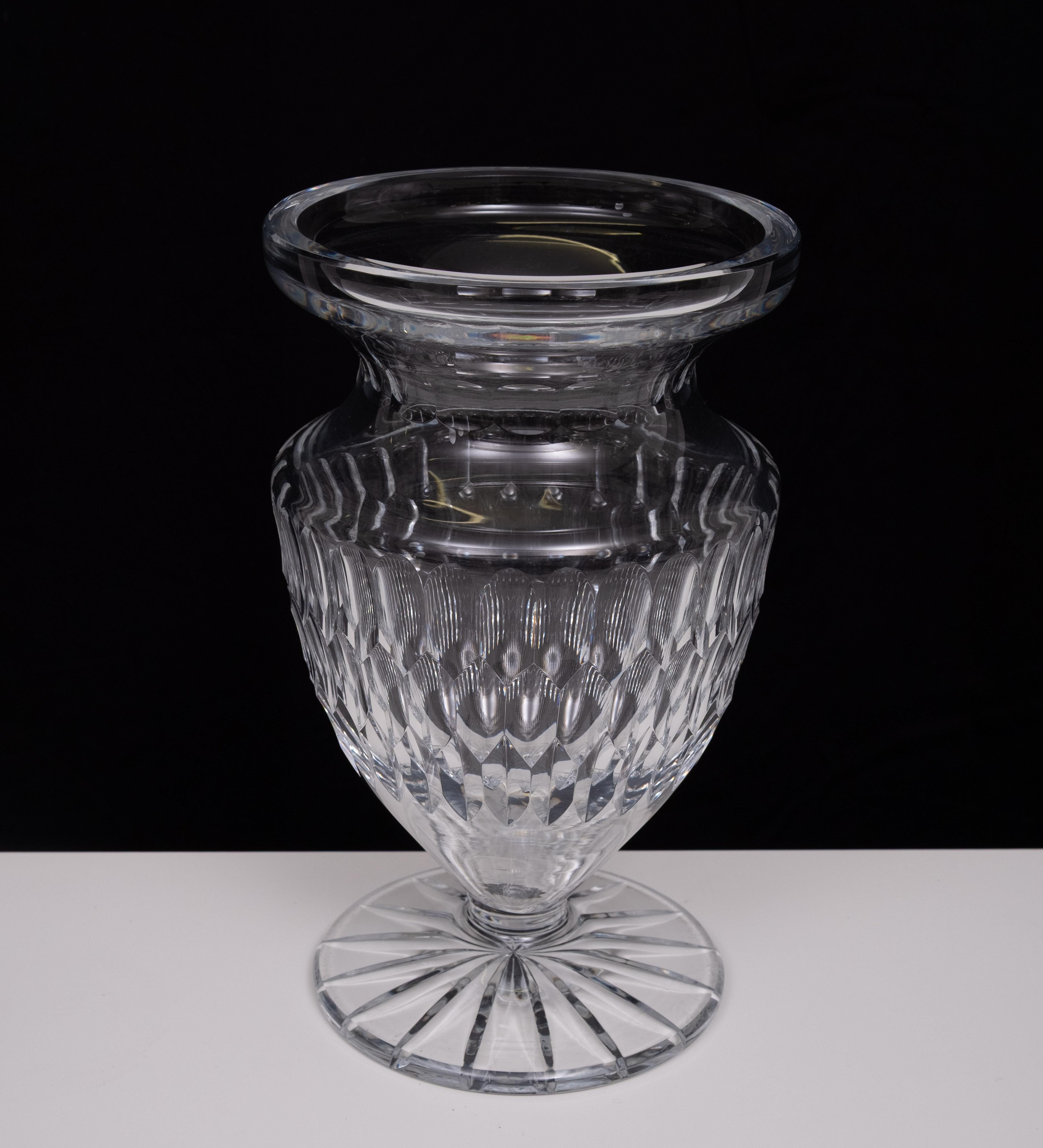 Cristallo Grande vaso di cristallo tagliato 1960 Belgio in vendita