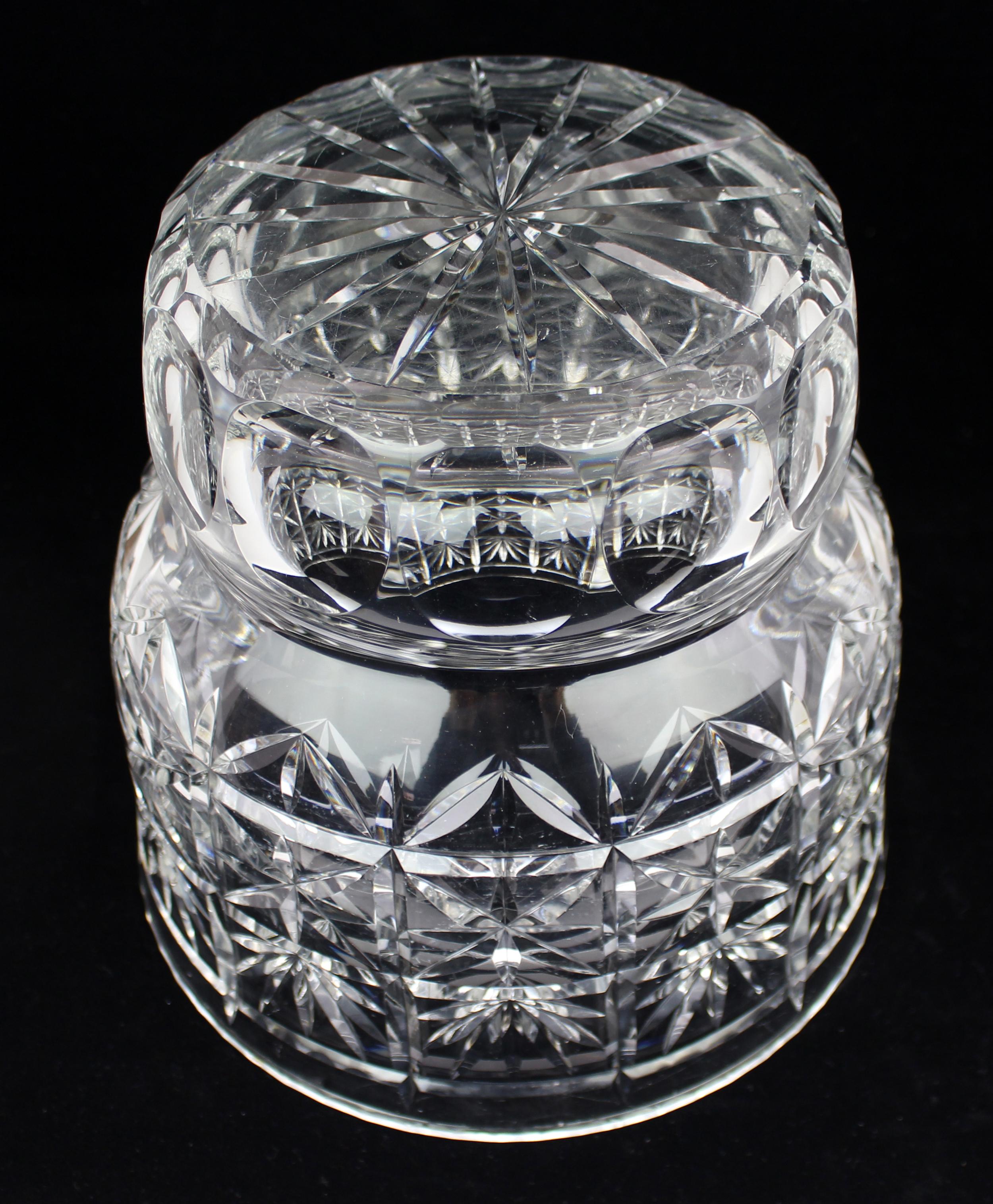 Gran Jarrón de Cristal Tallado con Detalle de Diamantes y Acanalado en Bueno estado para la venta en Worcester, GB