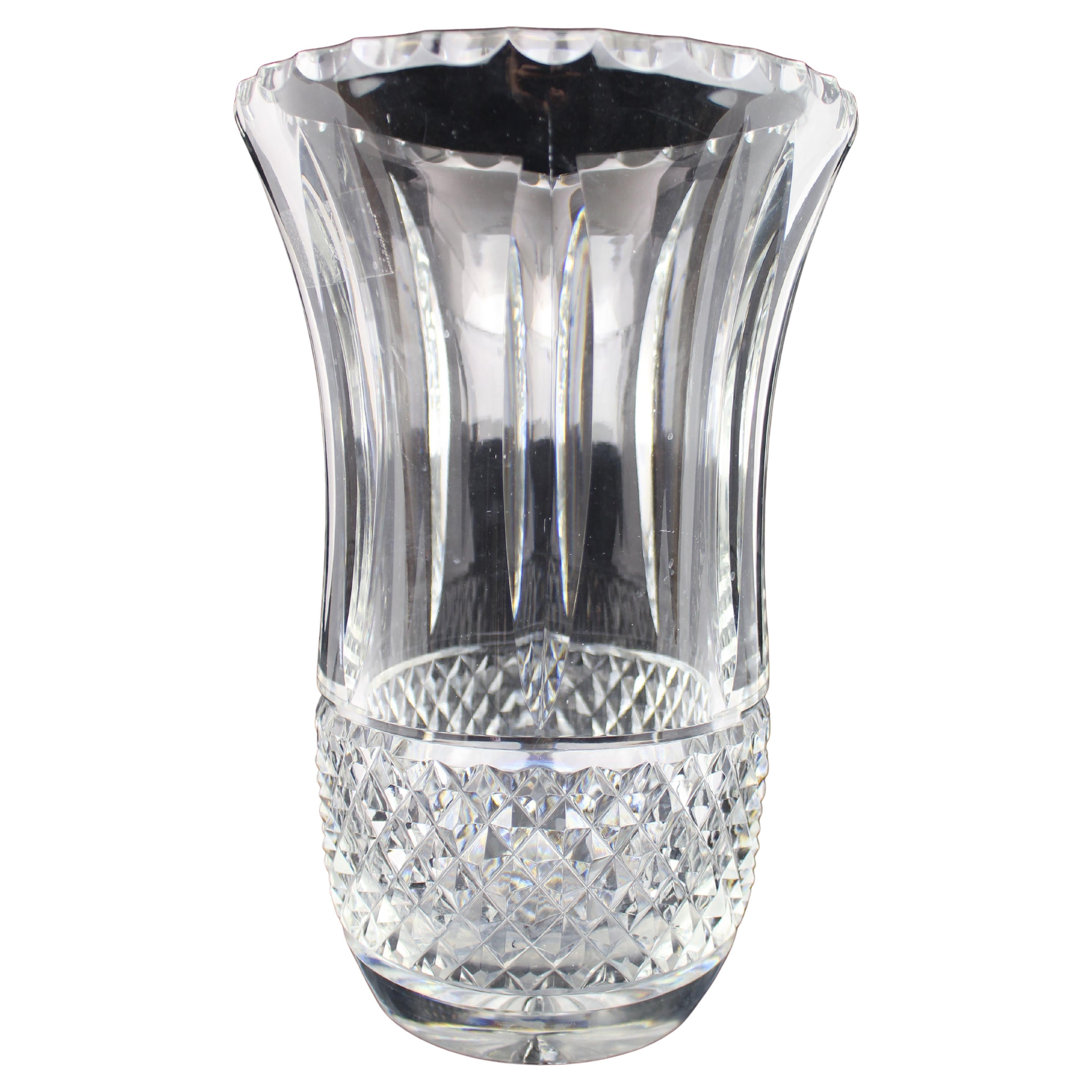 Gran Jarrón de Cristal Tallado con Detalle de Diamantes y Acanalado