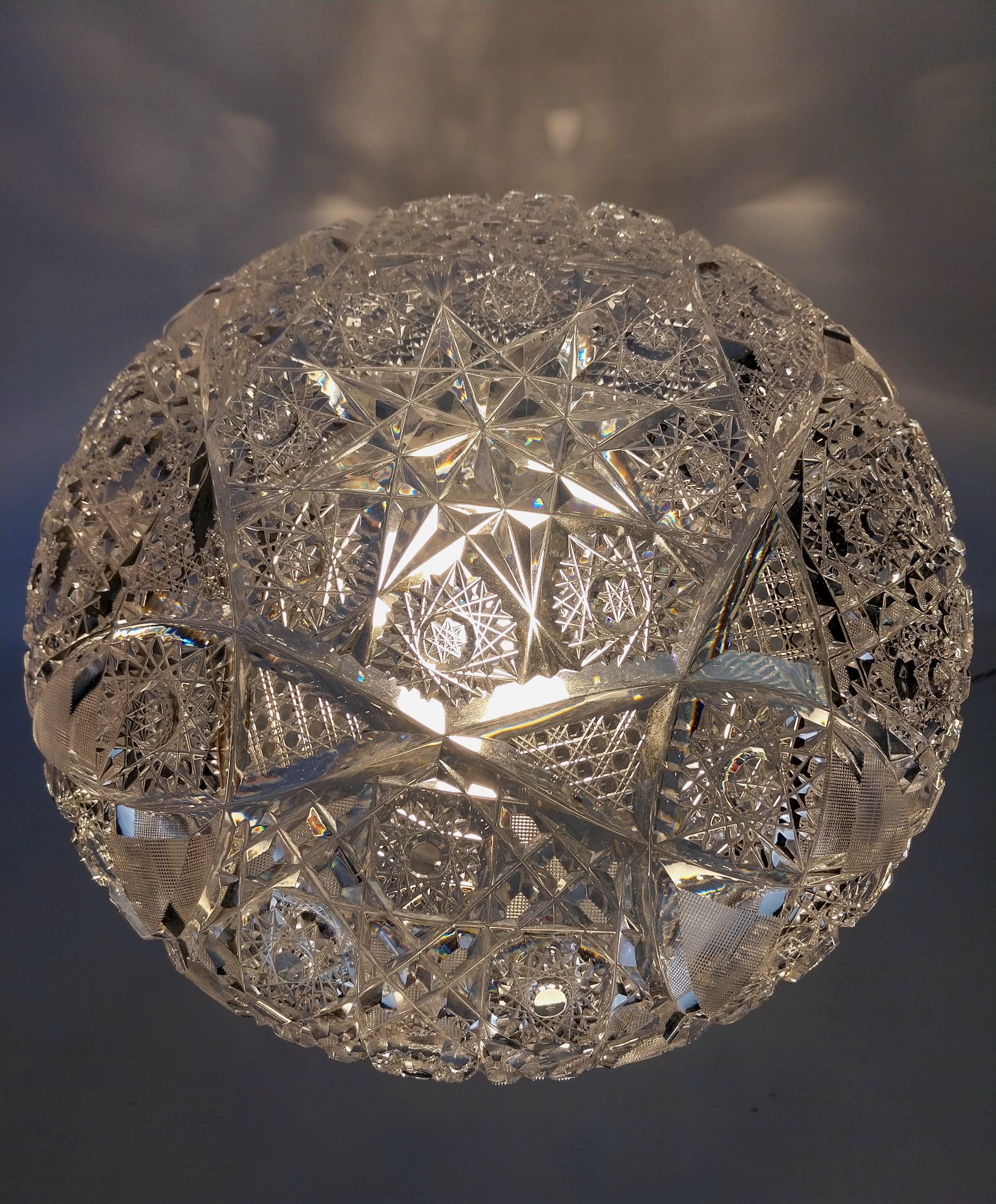 Grande lampe de table en verre taillé en vente 8