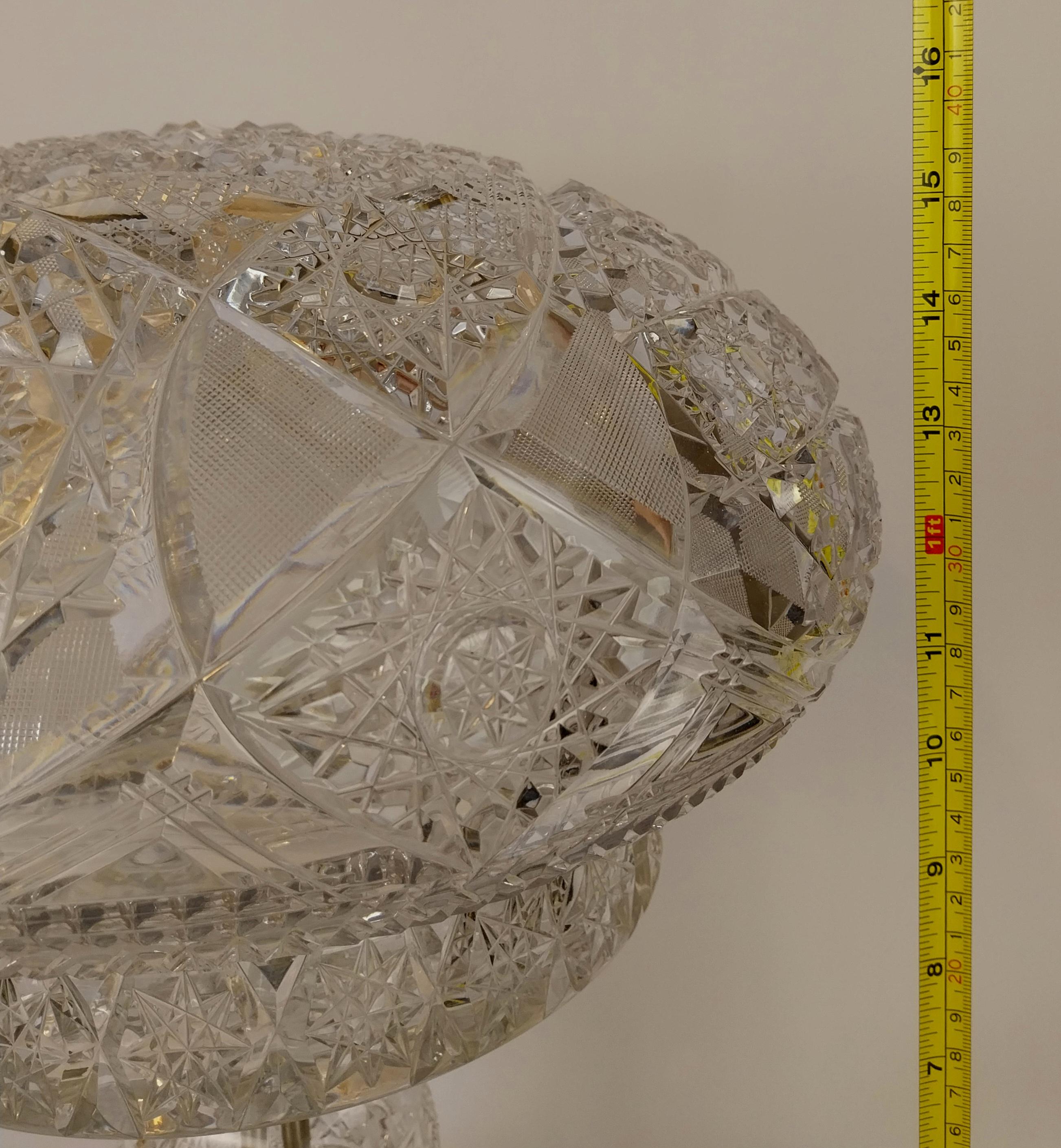 Grande lampe de table en verre taillé en vente 12