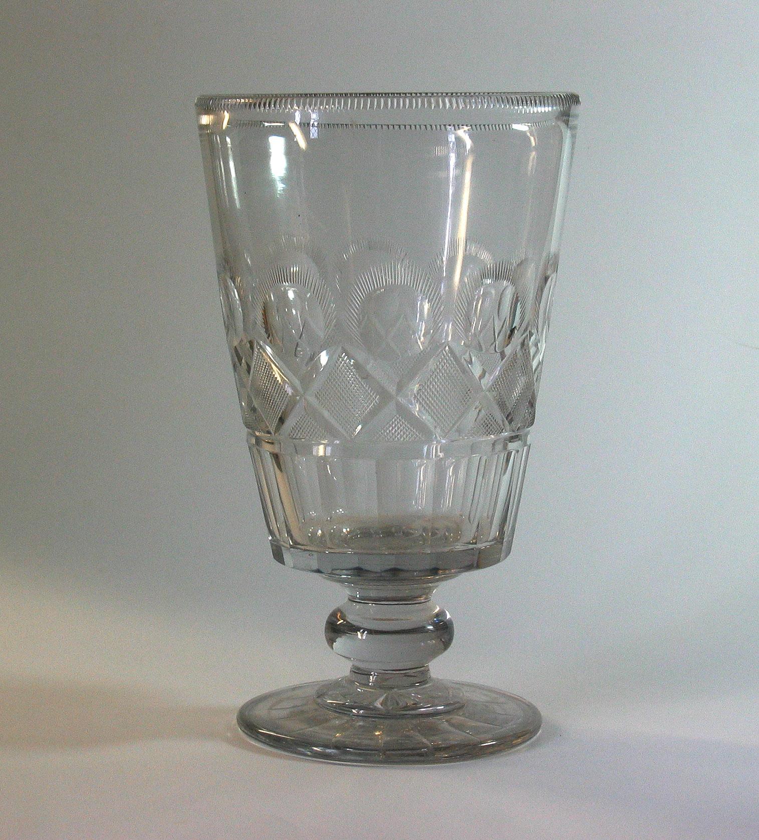 Große Regency-Sellerie-Vase aus geschliffenem Glas:: um 1820 (Englisch) im Angebot