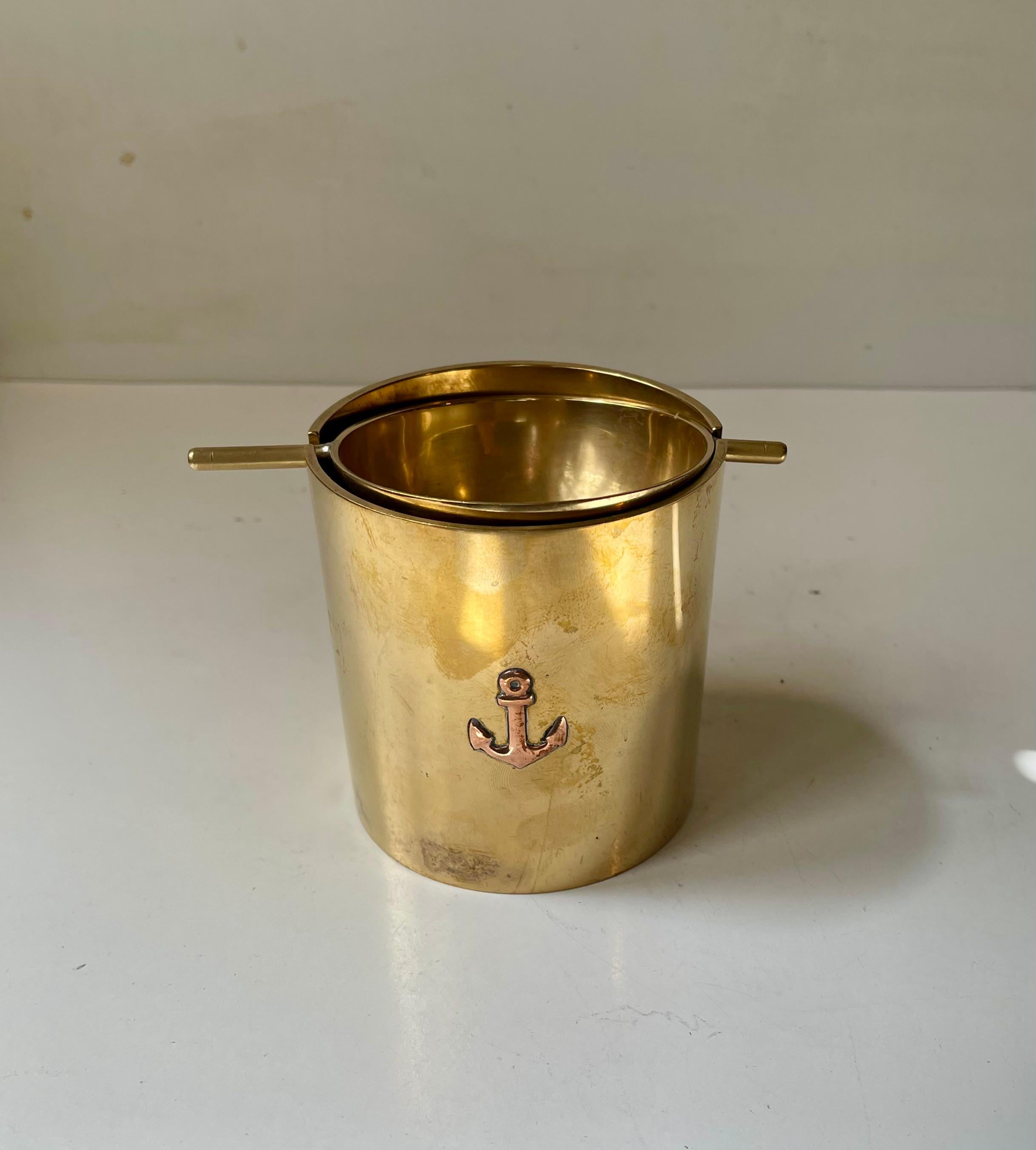 Großer Zigarren-Aschenbecher aus Messing in Zylinda-Linie von Arne Jacobsen, 1960er Jahre (Moderne der Mitte des Jahrhunderts) im Angebot