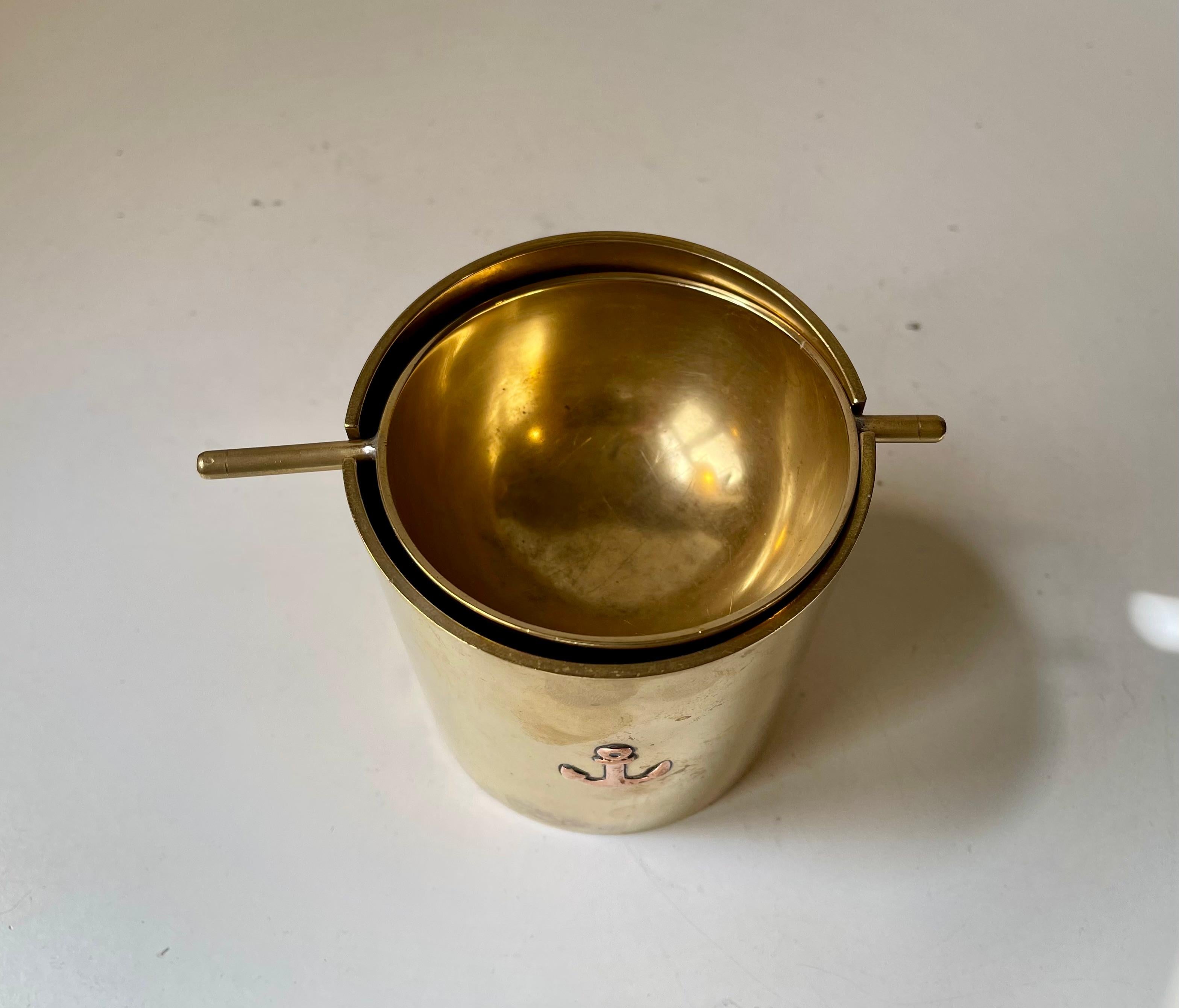 Großer Zigarren-Aschenbecher aus Messing in Zylinda-Linie von Arne Jacobsen, 1960er Jahre (Dänisch) im Angebot