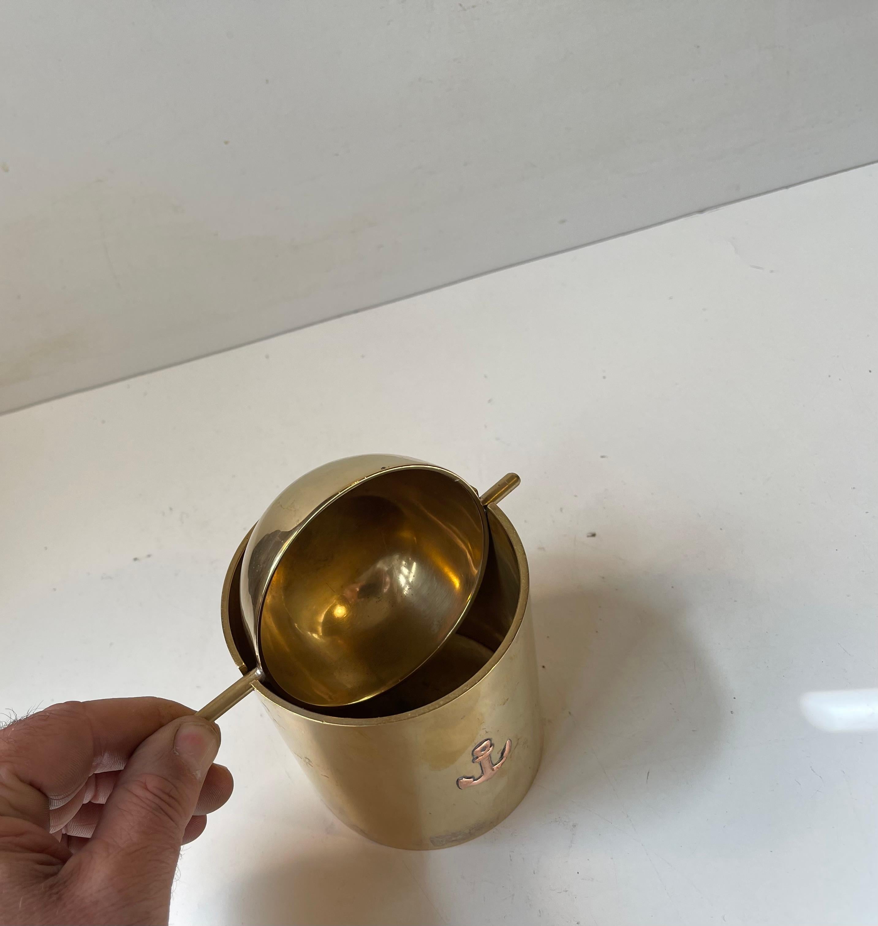 Großer Zigarren-Aschenbecher aus Messing in Zylinda-Linie von Arne Jacobsen, 1960er Jahre (Mitte des 20. Jahrhunderts) im Angebot