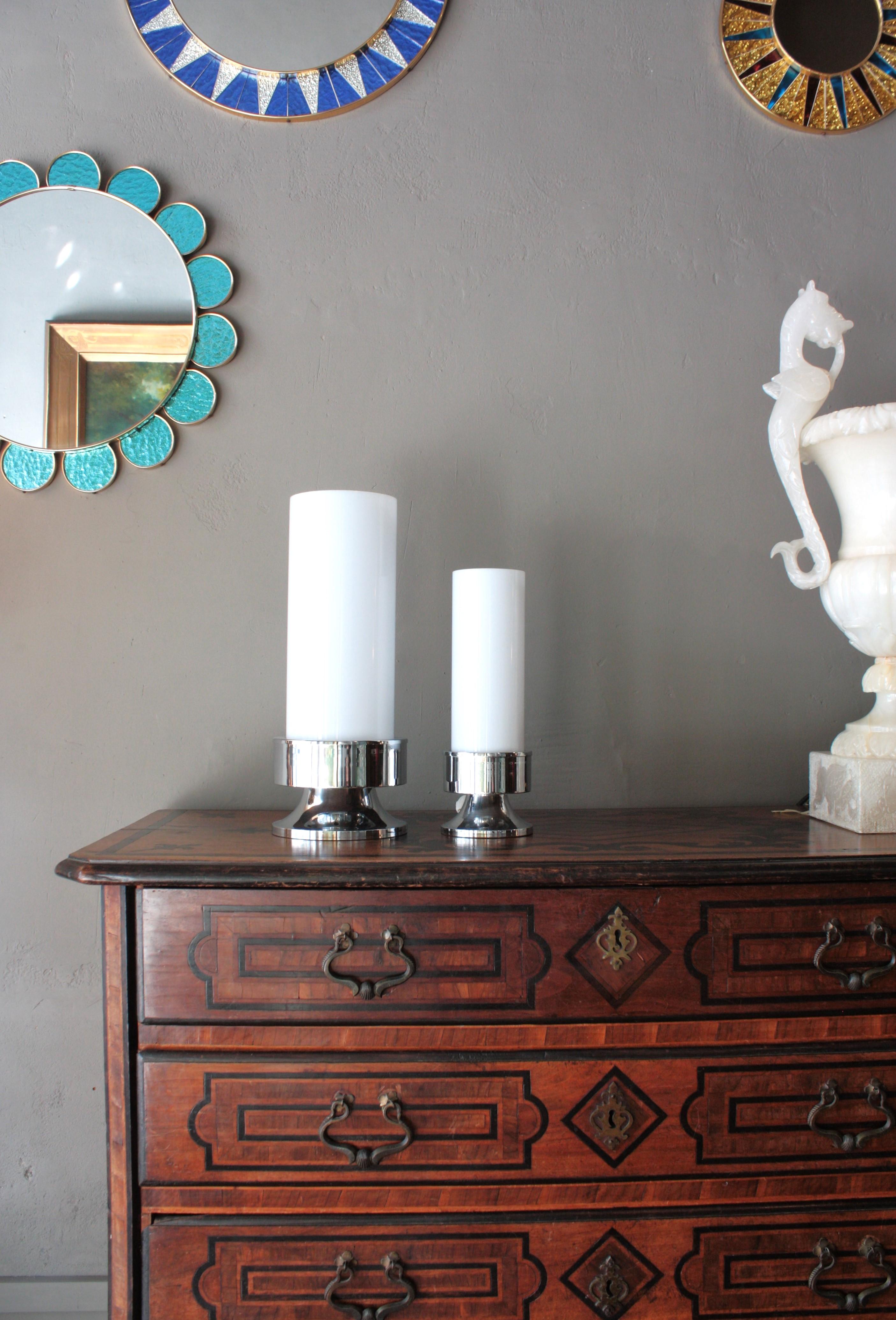 italien Grande lampe de table à cylindre avec base en acier chromé, Italie 1960 en vente