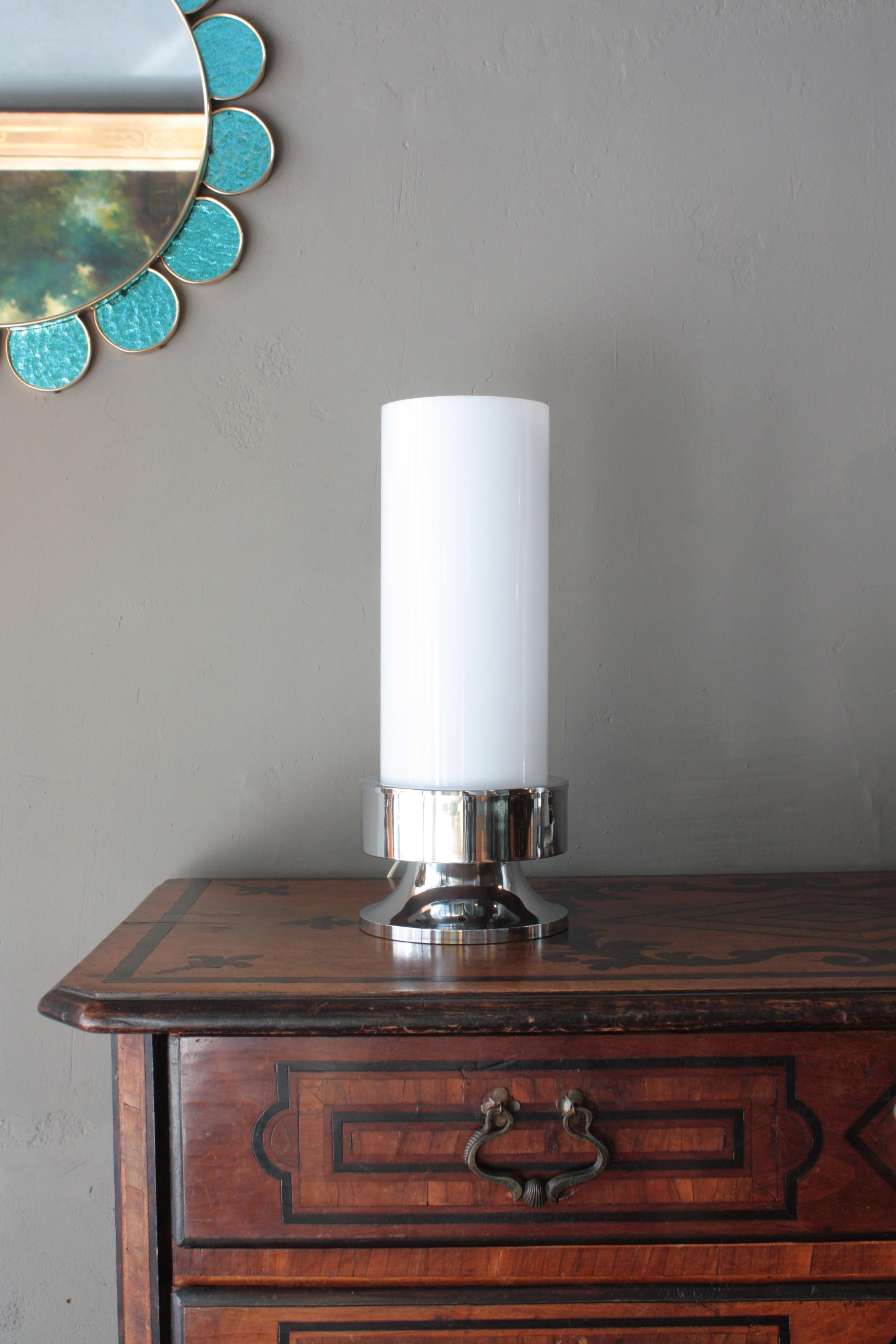 Grande lampe de table à cylindre avec base en acier chromé, Italie 1960 Bon état - En vente à Barcelona, ES