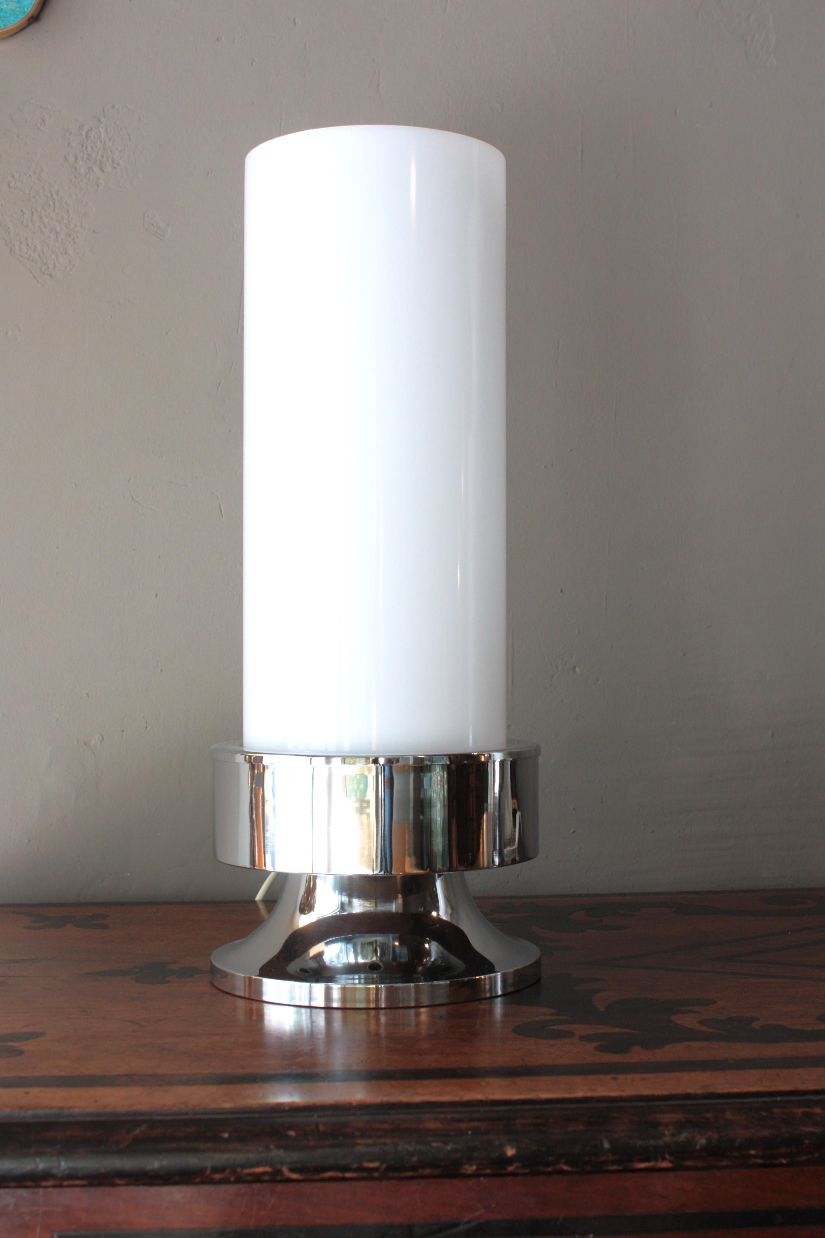 Acier Grande lampe de table à cylindre avec base en acier chromé, Italie 1960 en vente
