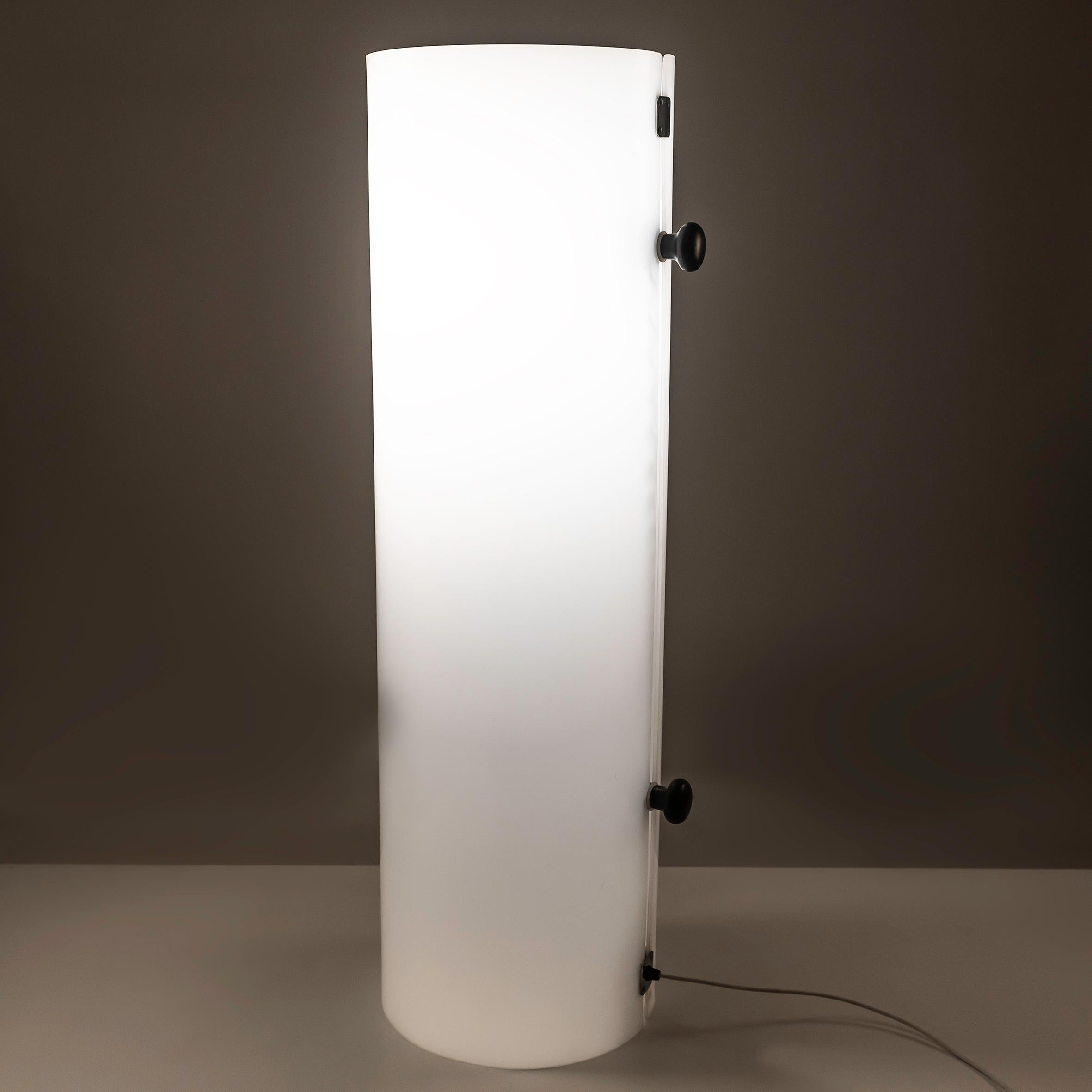 Milieu du XXe siècle Grand lampadaire cylindrique de Joan Antoni Blanc pour Tramo, Espagne, années 1960 en vente