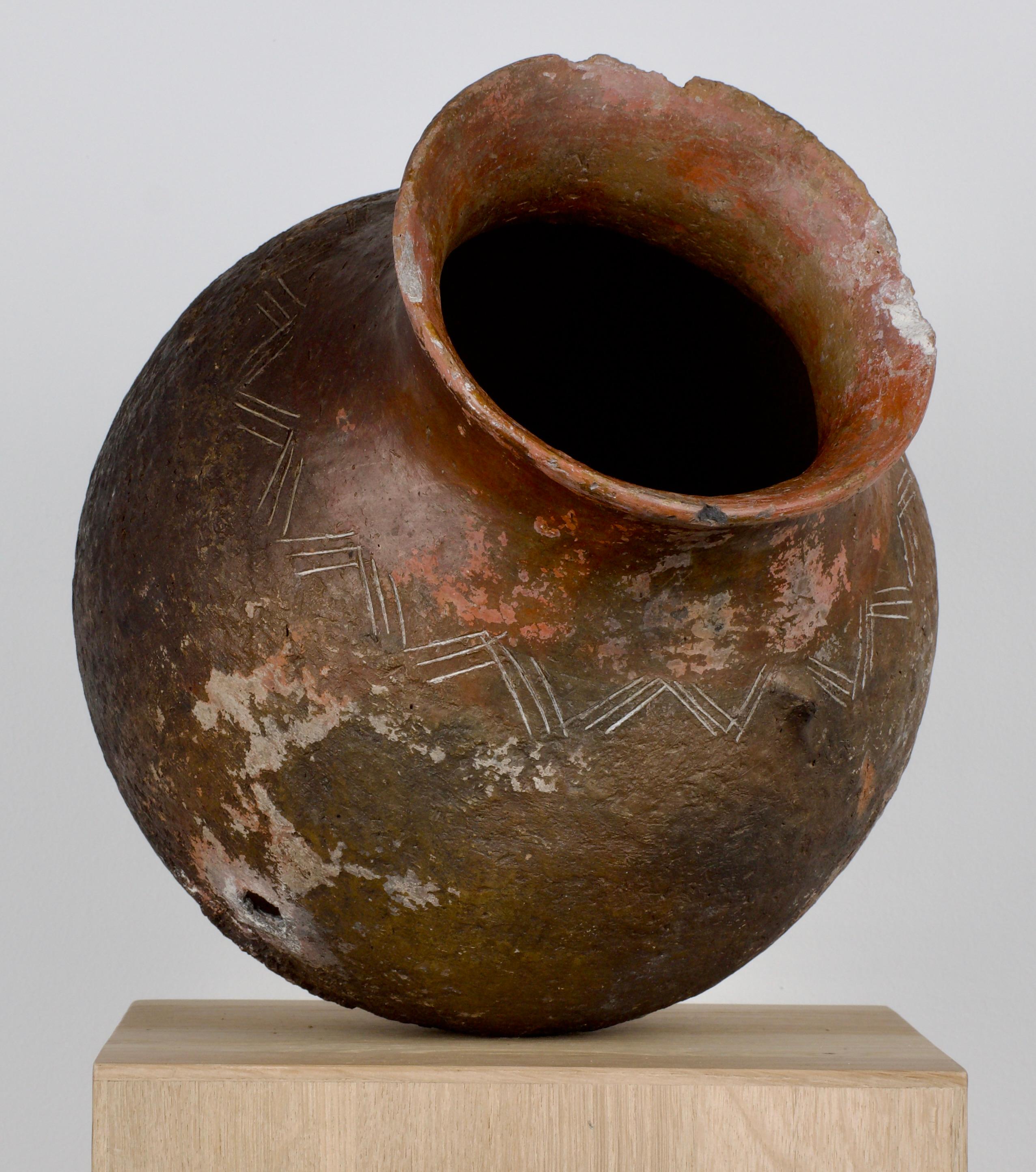 Fino al XVIII secolo Grande vaso cipriota marrone per la conservazione Olla in vendita
