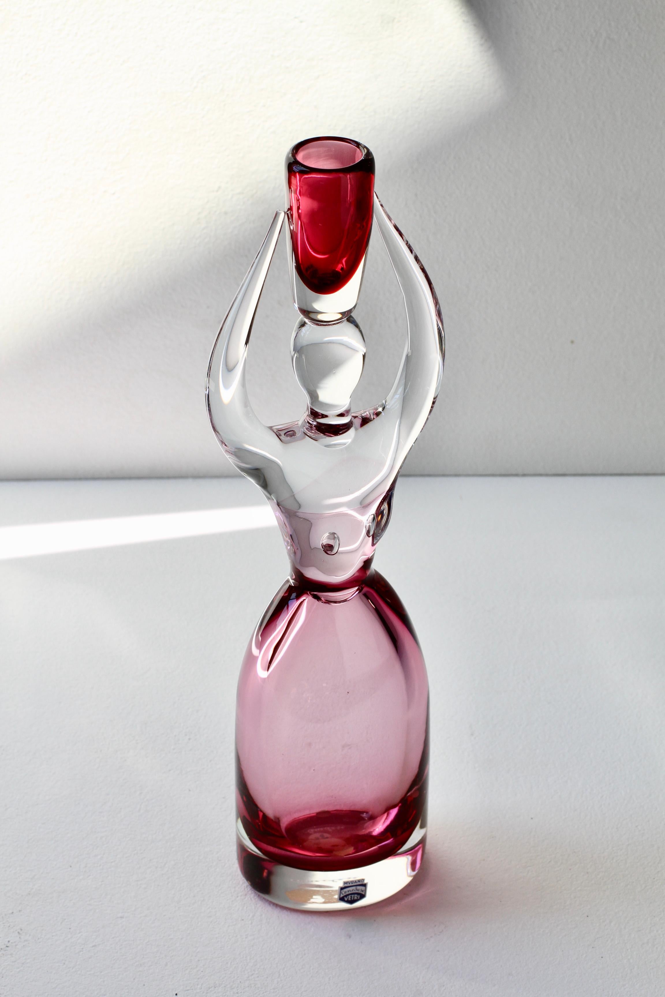 Antonio da Ros pour Cenedese grand, lourd et haut bougeoir vintage italien en verre de Murano rose fait vers les années 1980 -1990. Il utilise pas moins de trois techniques de pointe du verre de Murano - le 