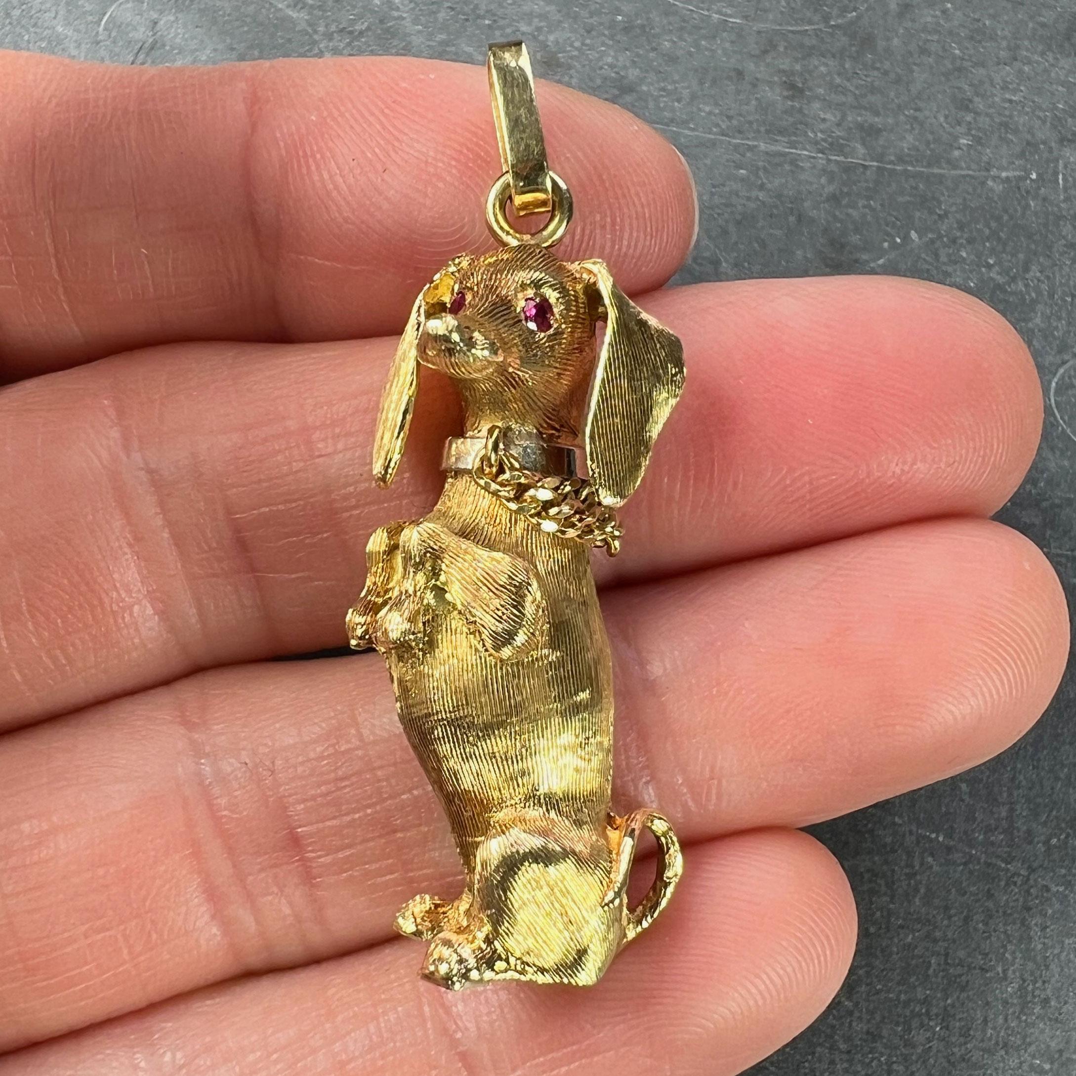 Colgante con dije de rubí de oro amarillo de 18 quilates de perro salchicha grande en venta 5