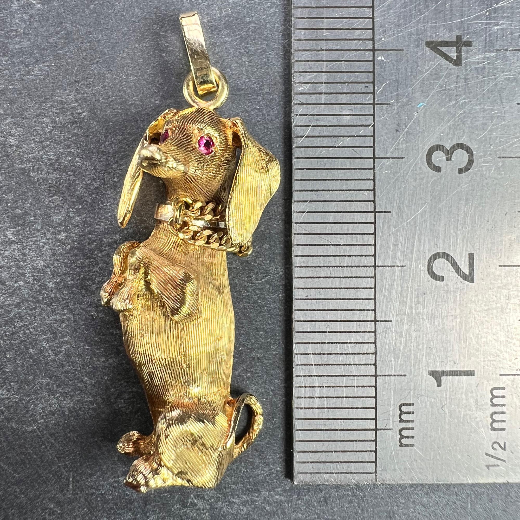 Colgante con dije de rubí de oro amarillo de 18 quilates de perro salchicha grande en venta 10