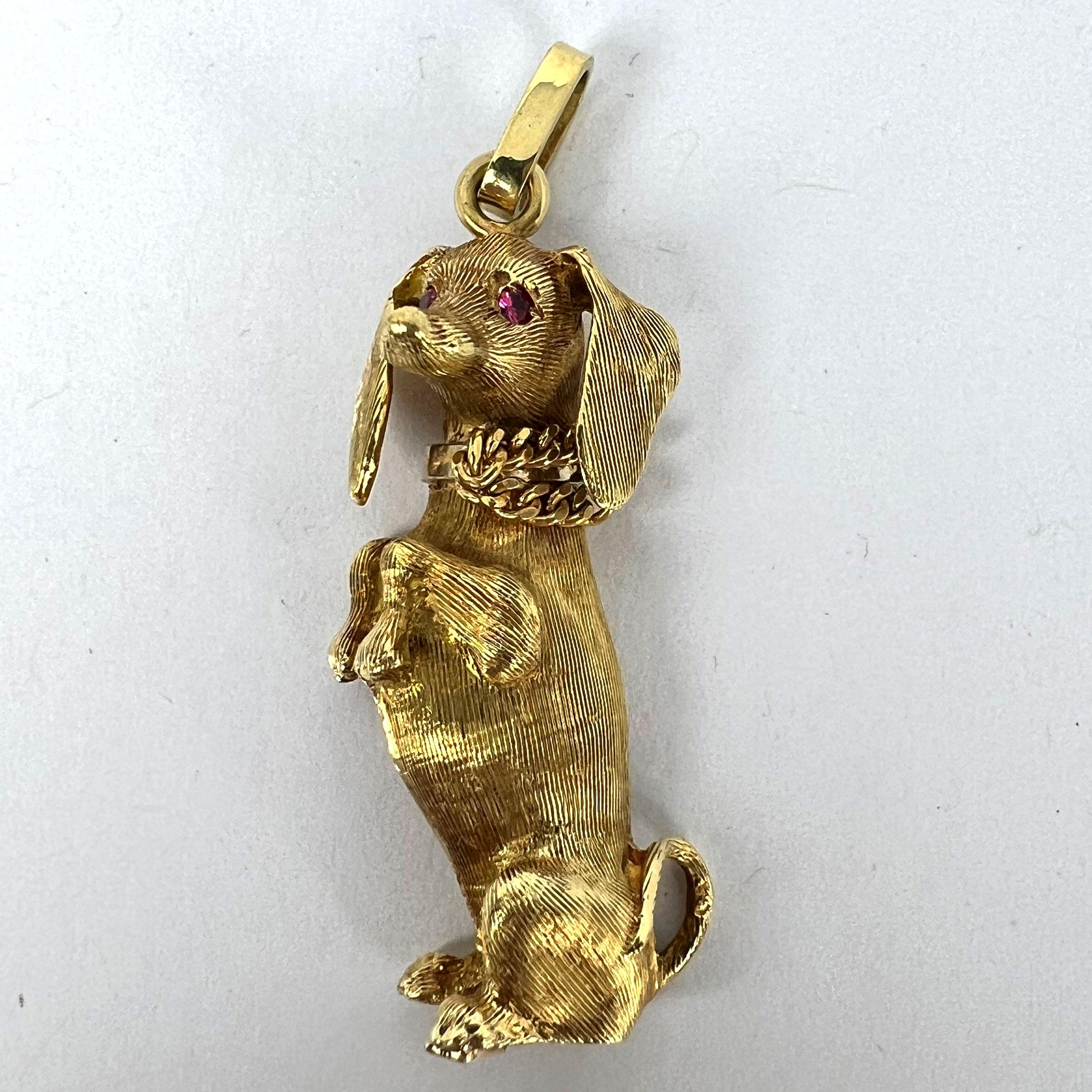 Colgante con dije de rubí de oro amarillo de 18 quilates de perro salchicha grande en venta 12