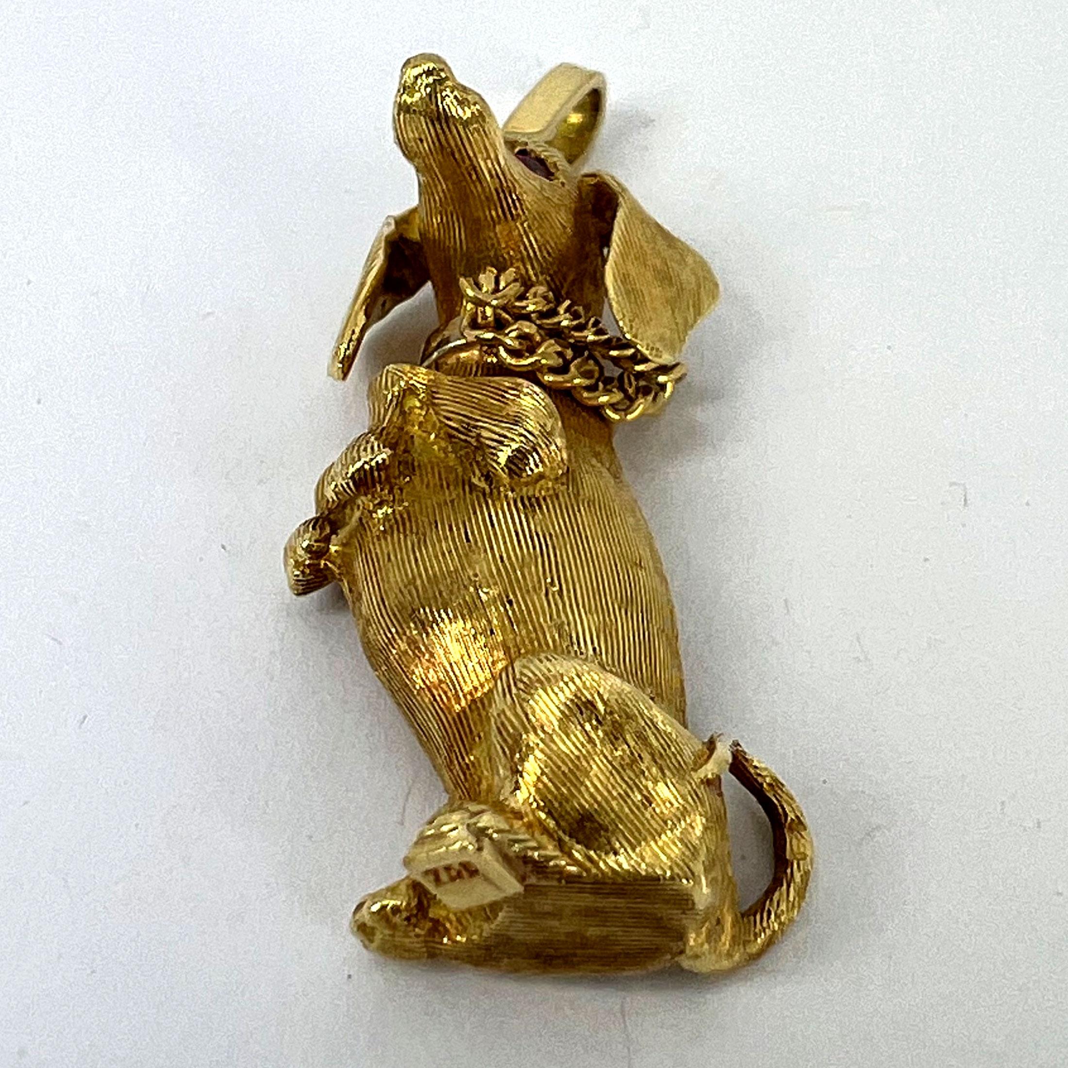 Colgante con dije de rubí de oro amarillo de 18 quilates de perro salchicha grande en venta 13