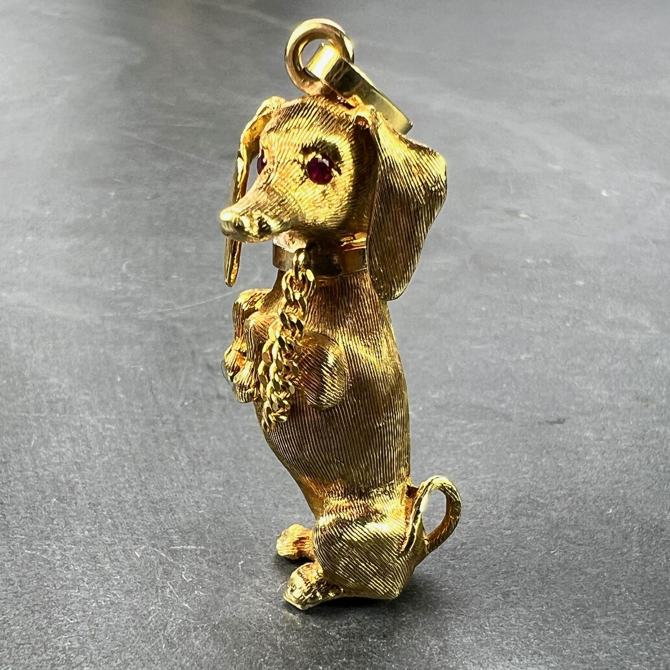 Femenino o masculino Colgante con dije de rubí de oro amarillo de 18 quilates de perro salchicha grande en venta