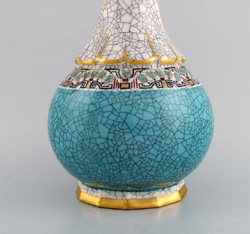 Large Dahl Jensen vase in crackle porcelain with gold and turquoise decoration. 1930's.
Measures: 33.5 x 17 cm.
In excellent condition.
Stamped.
2nd factory quality.