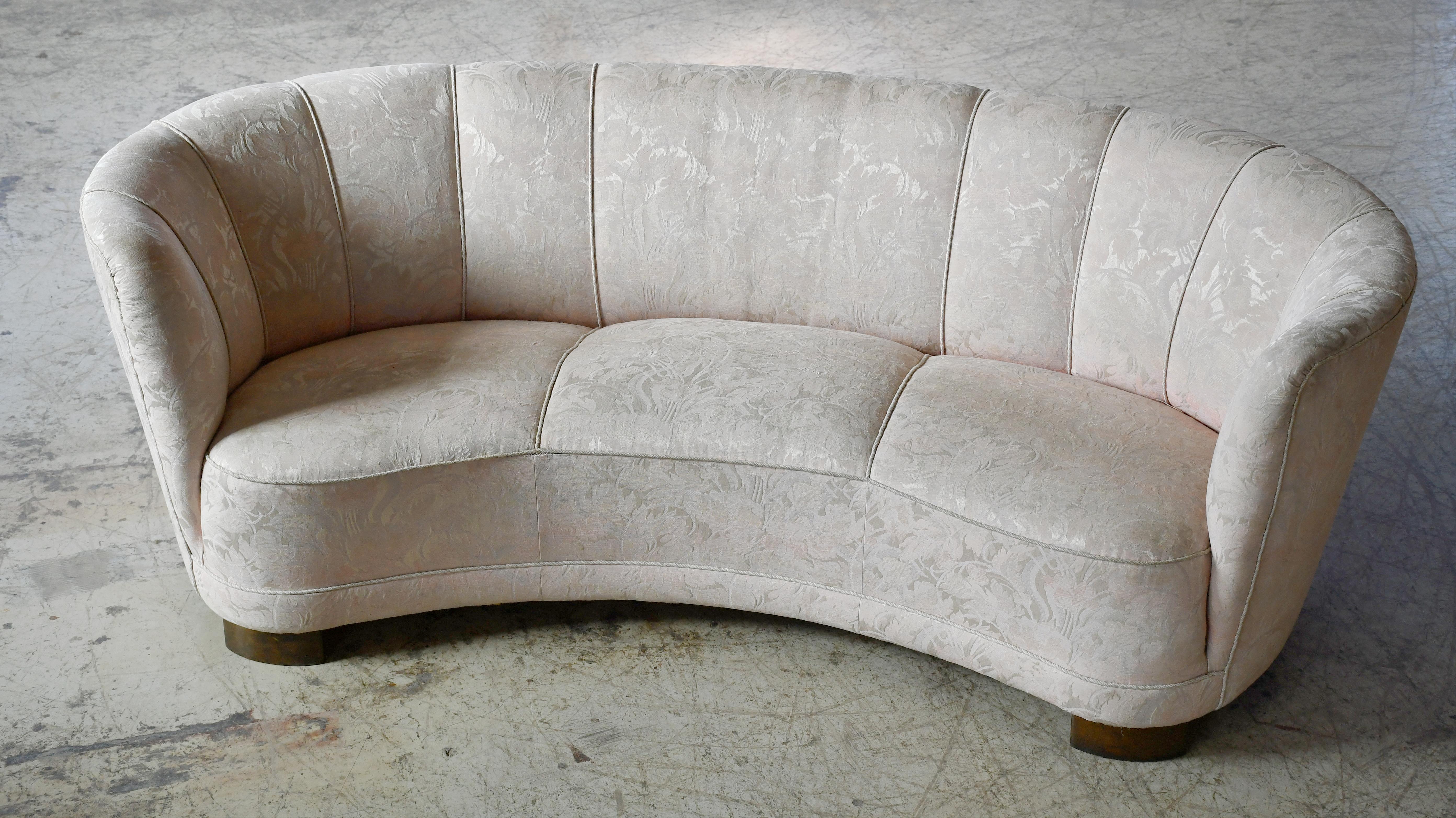 Große dänische 1940er Banane Form geschwungenen Sofa (Dänisch) im Angebot