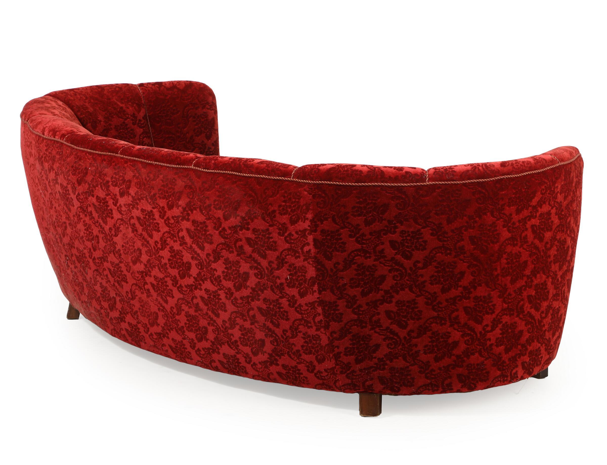Danois Grand canapé danois 1940's Banana Form Curved Sofa en vente