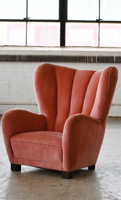 Grande chaise longue danoise des années 1940 à dossier cannelé en mohair rose de forme organique