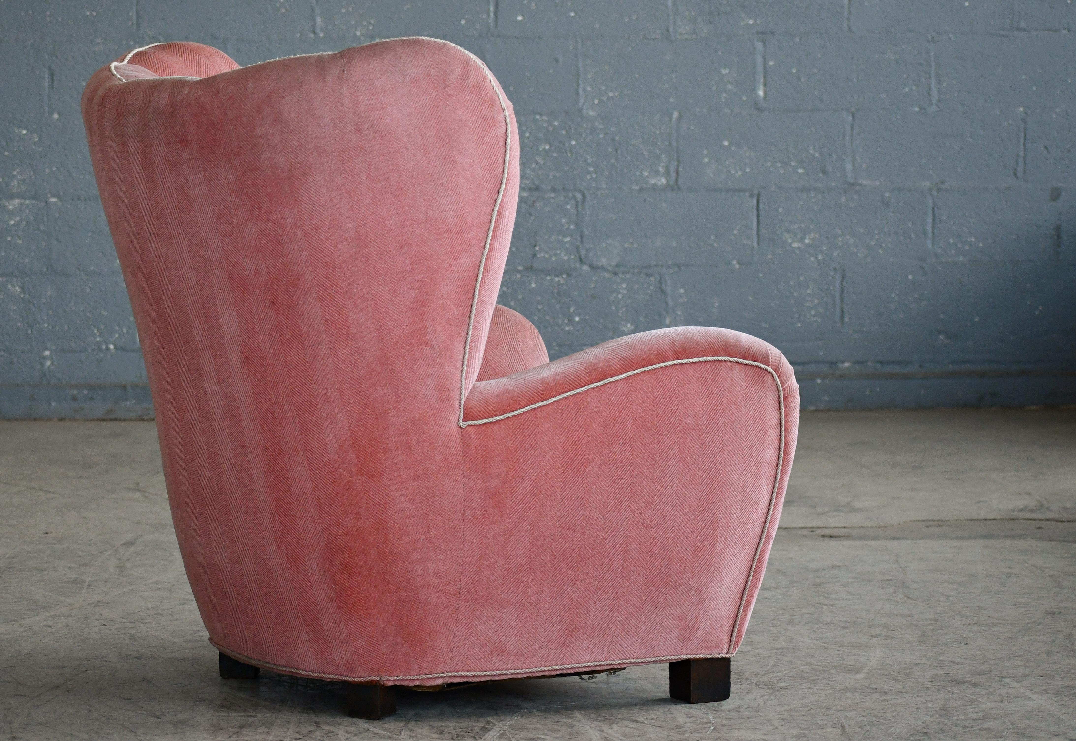 Large Danish 1940's Channelback Lounge Chair in Pink Mohair Round Organic Shape For Sale 1
