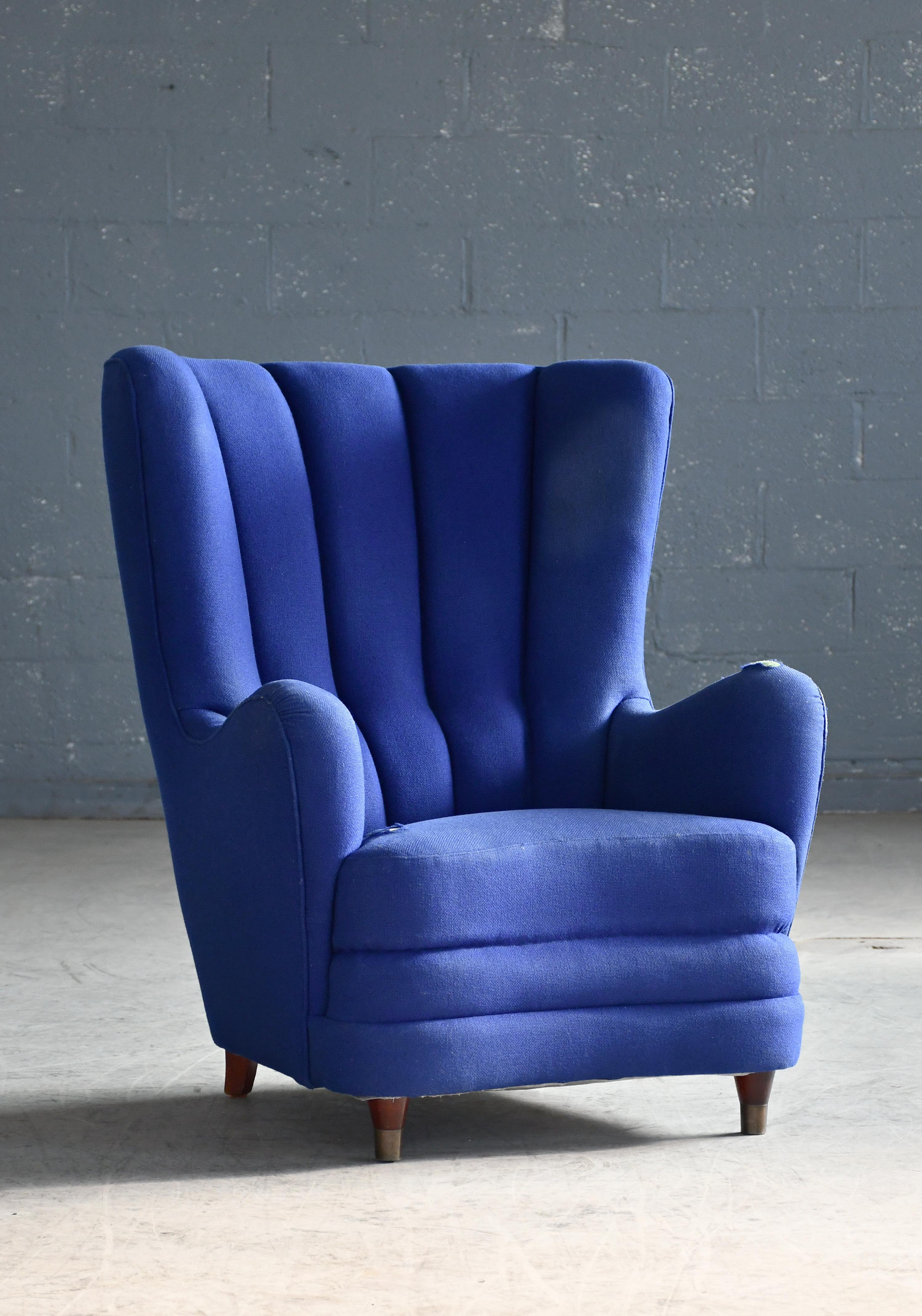 Gran sillón danés de 1940 con respaldo de canal y forma redonda y orgánica Danés en venta