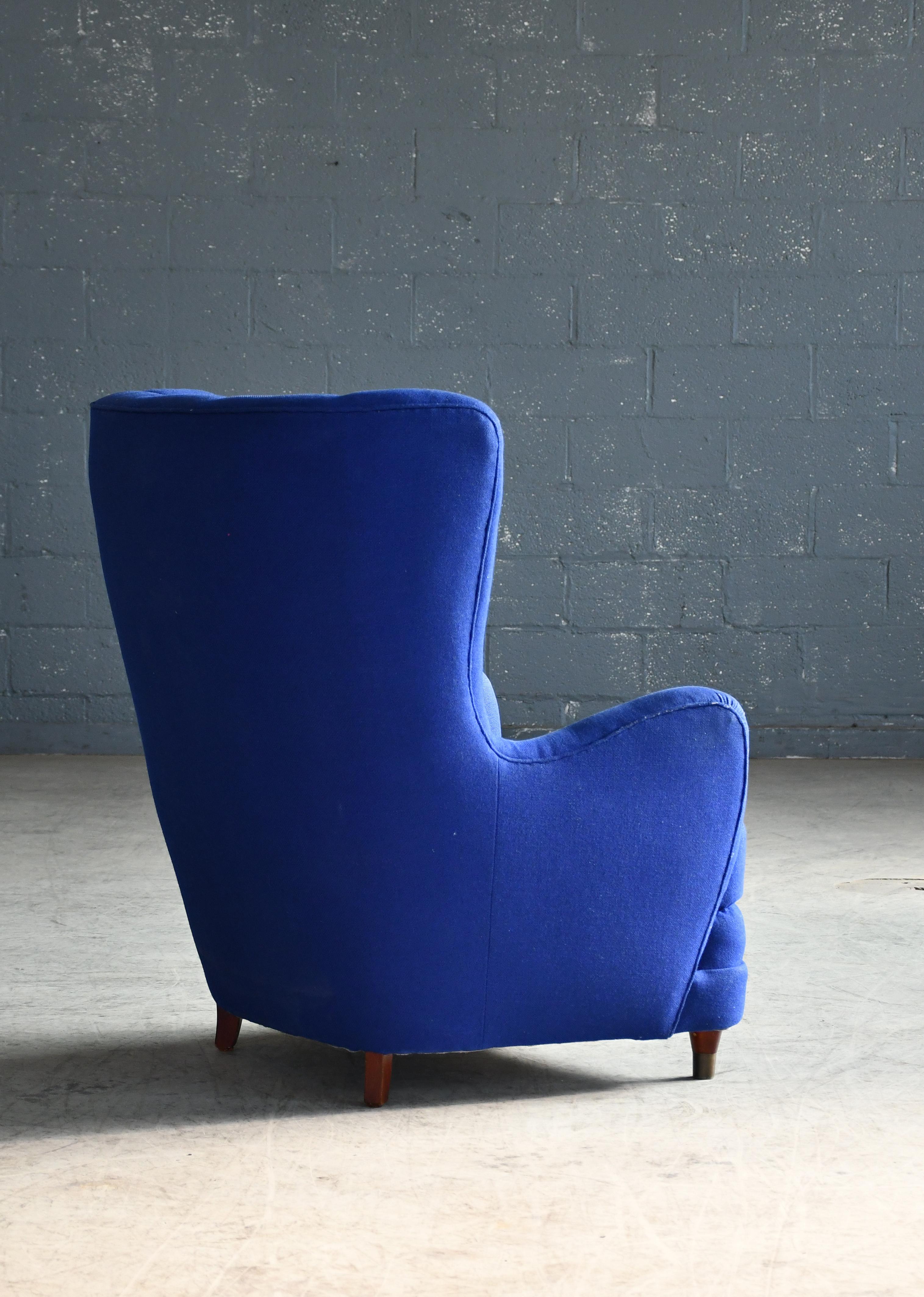 Gran sillón danés de 1940 con respaldo de canal y forma redonda y orgánica Mohair en venta